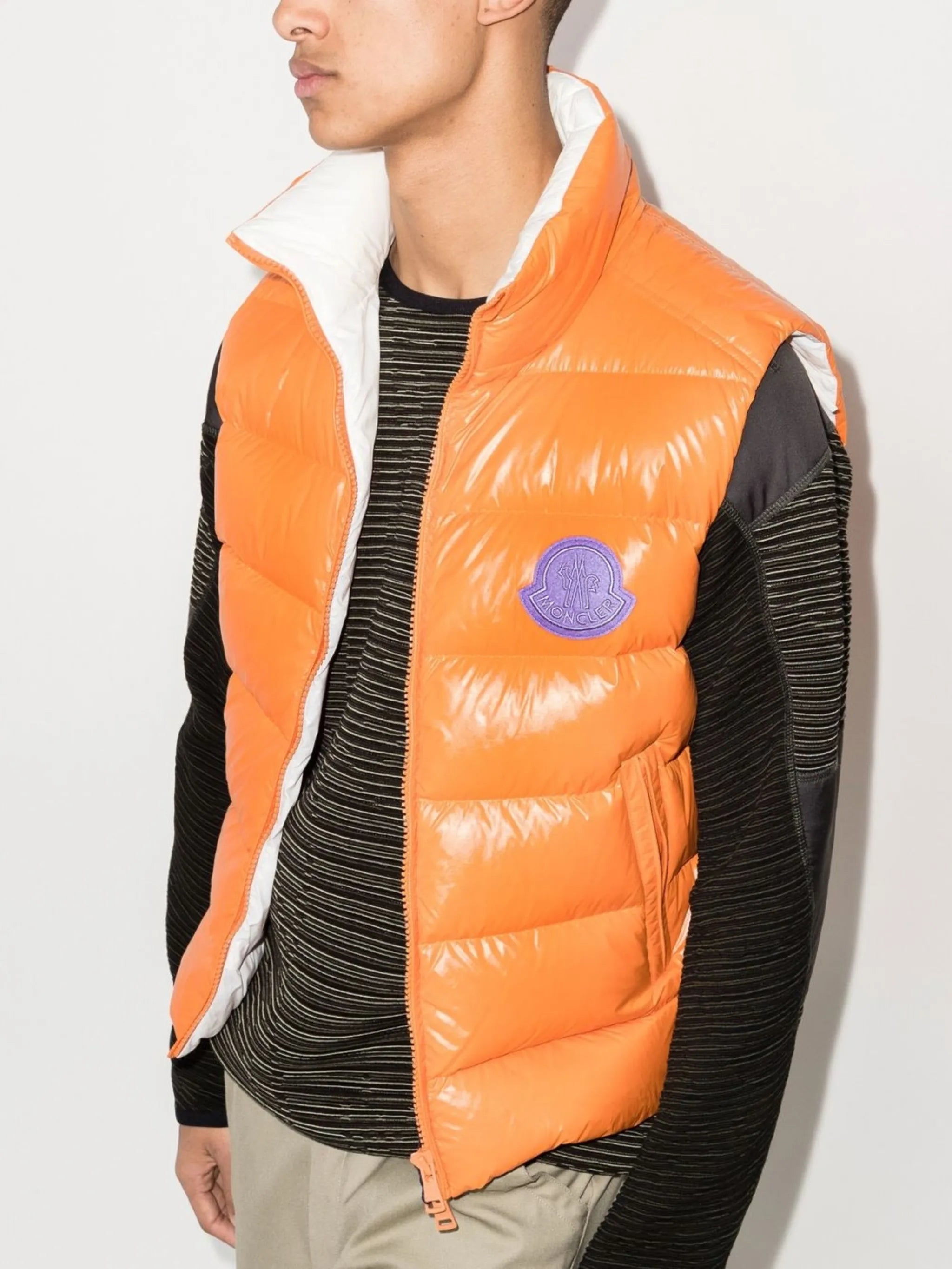 logo-patch zip-up gilet