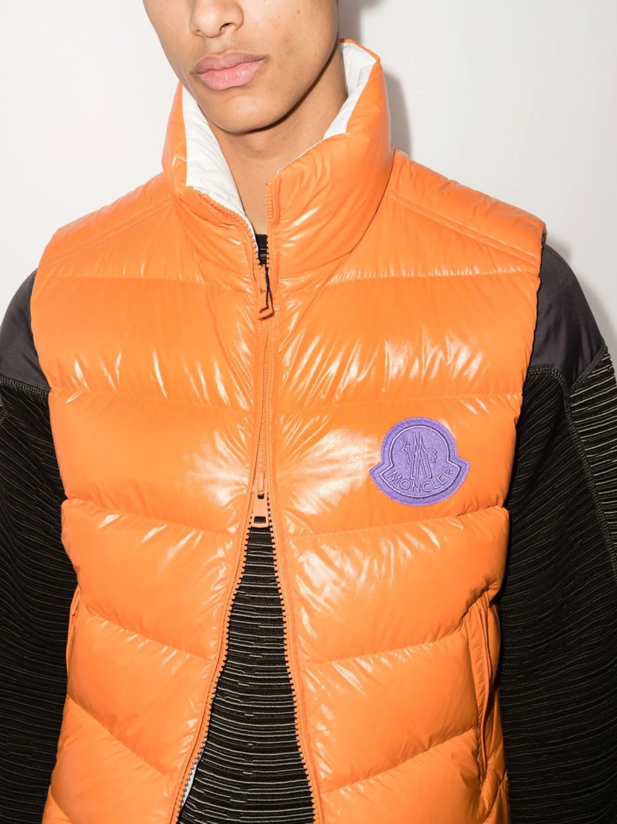 logo-patch zip-up gilet
