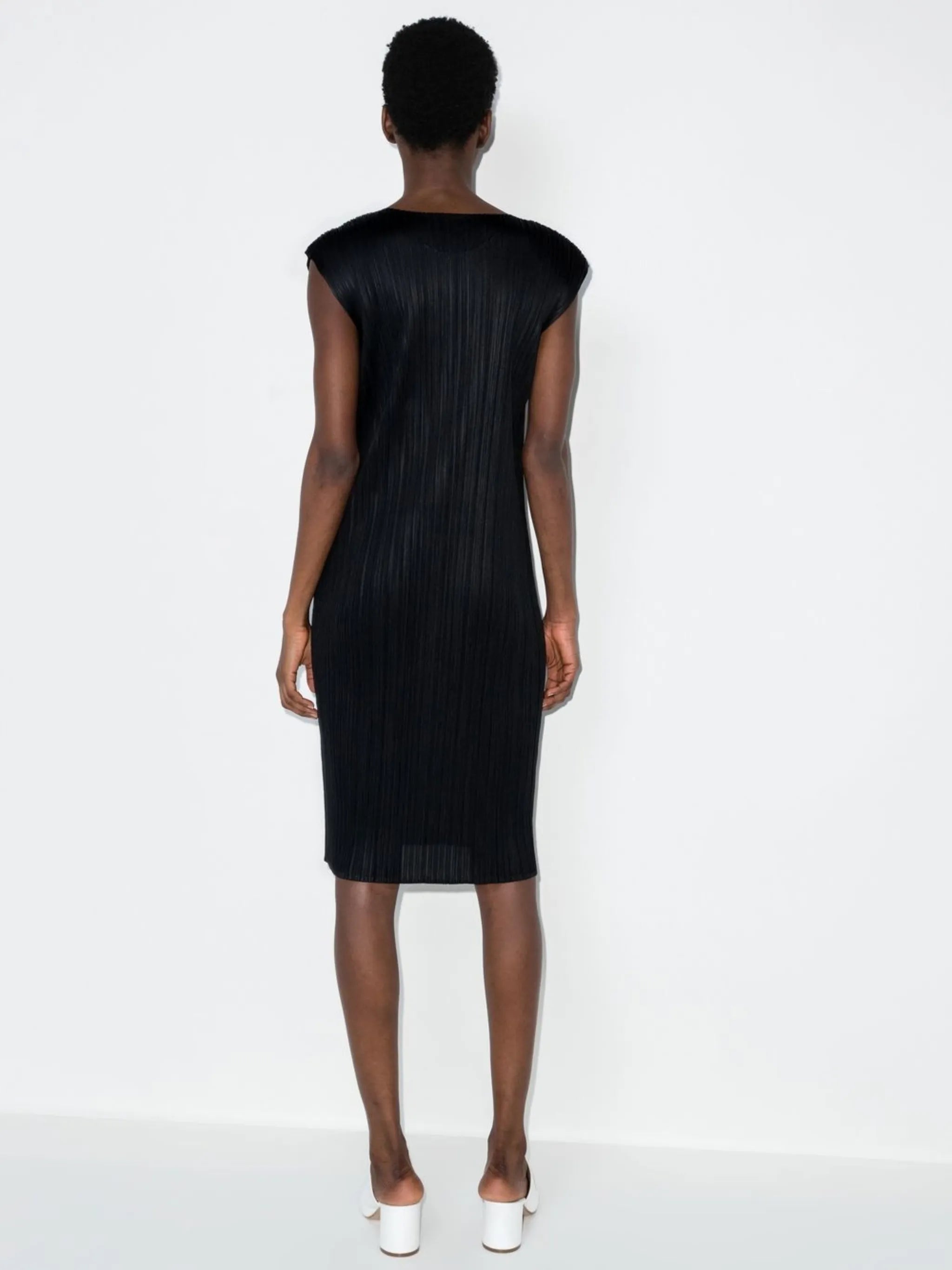 pleated short-sleeved midi dress