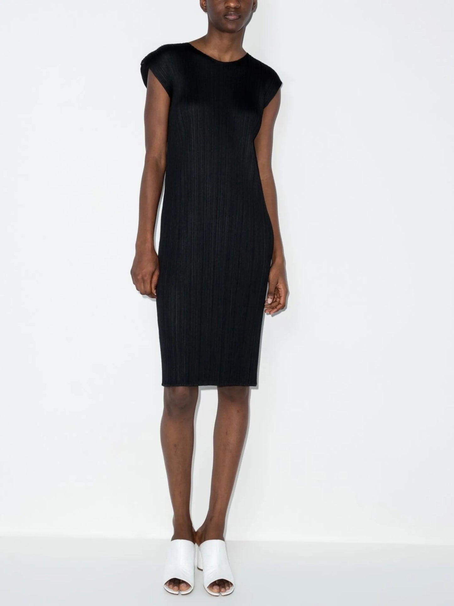 pleated short-sleeved midi dress