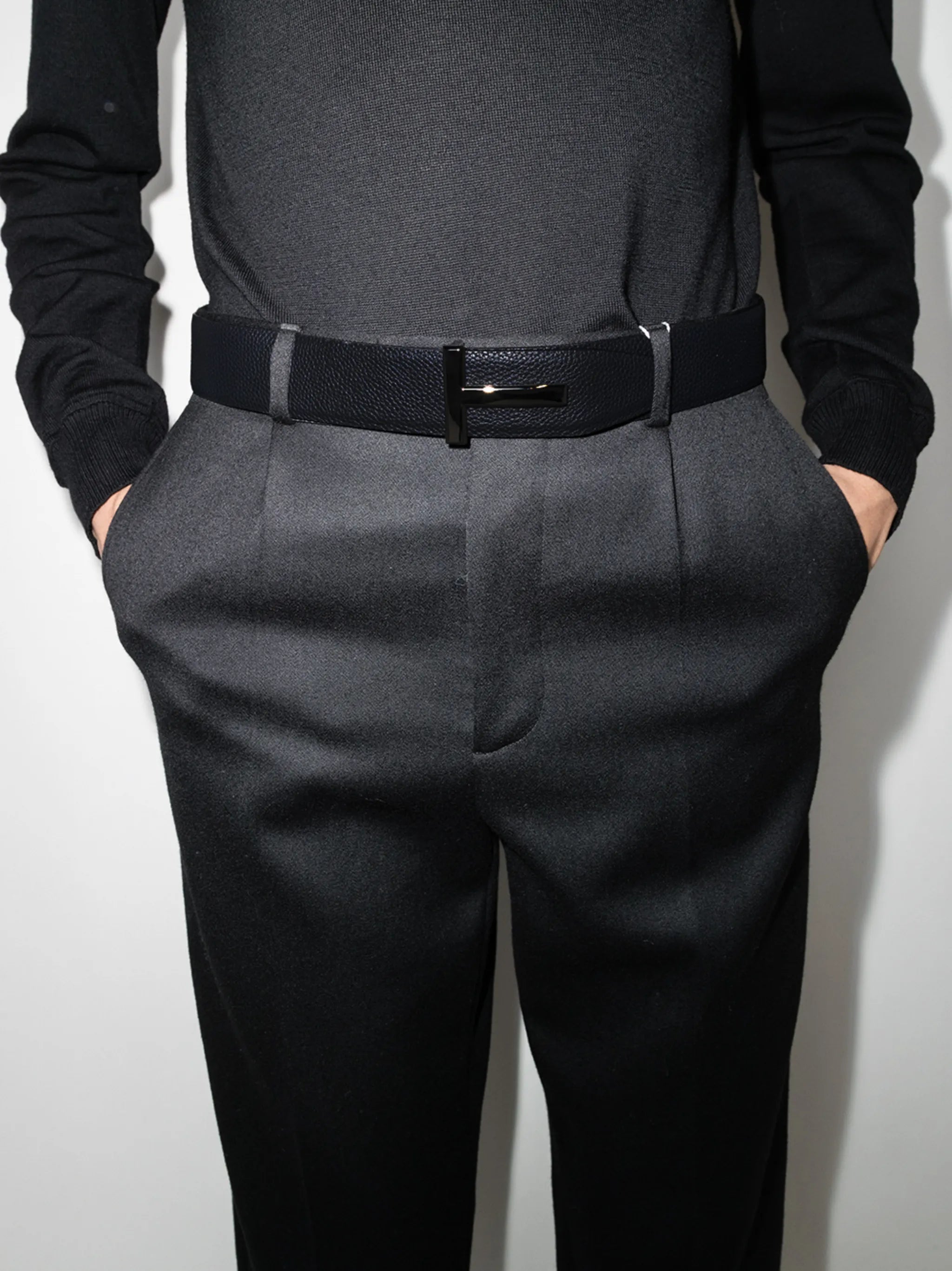 T logo-buckle reversible leather belt