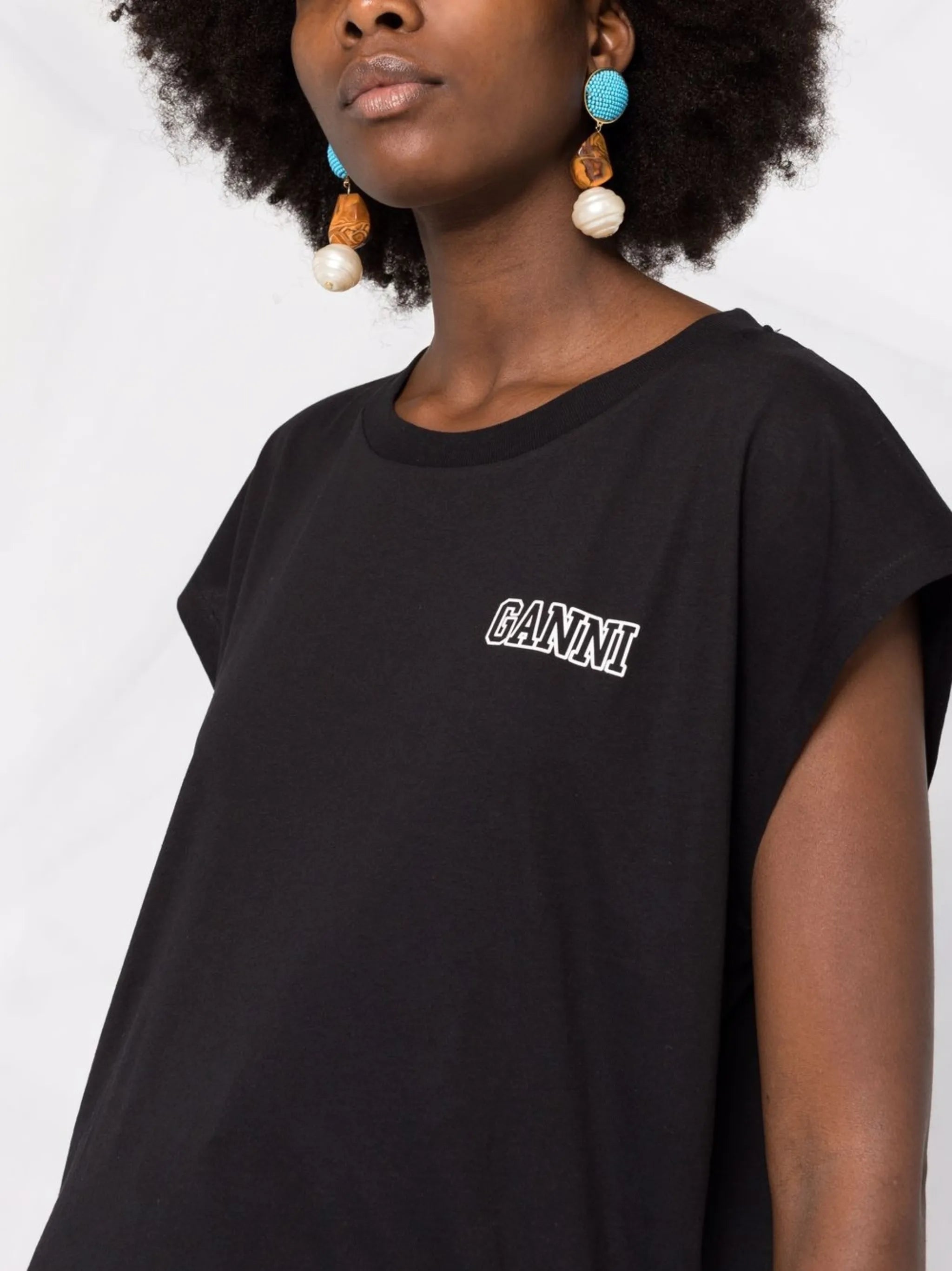 logo-embroidered T-shirt