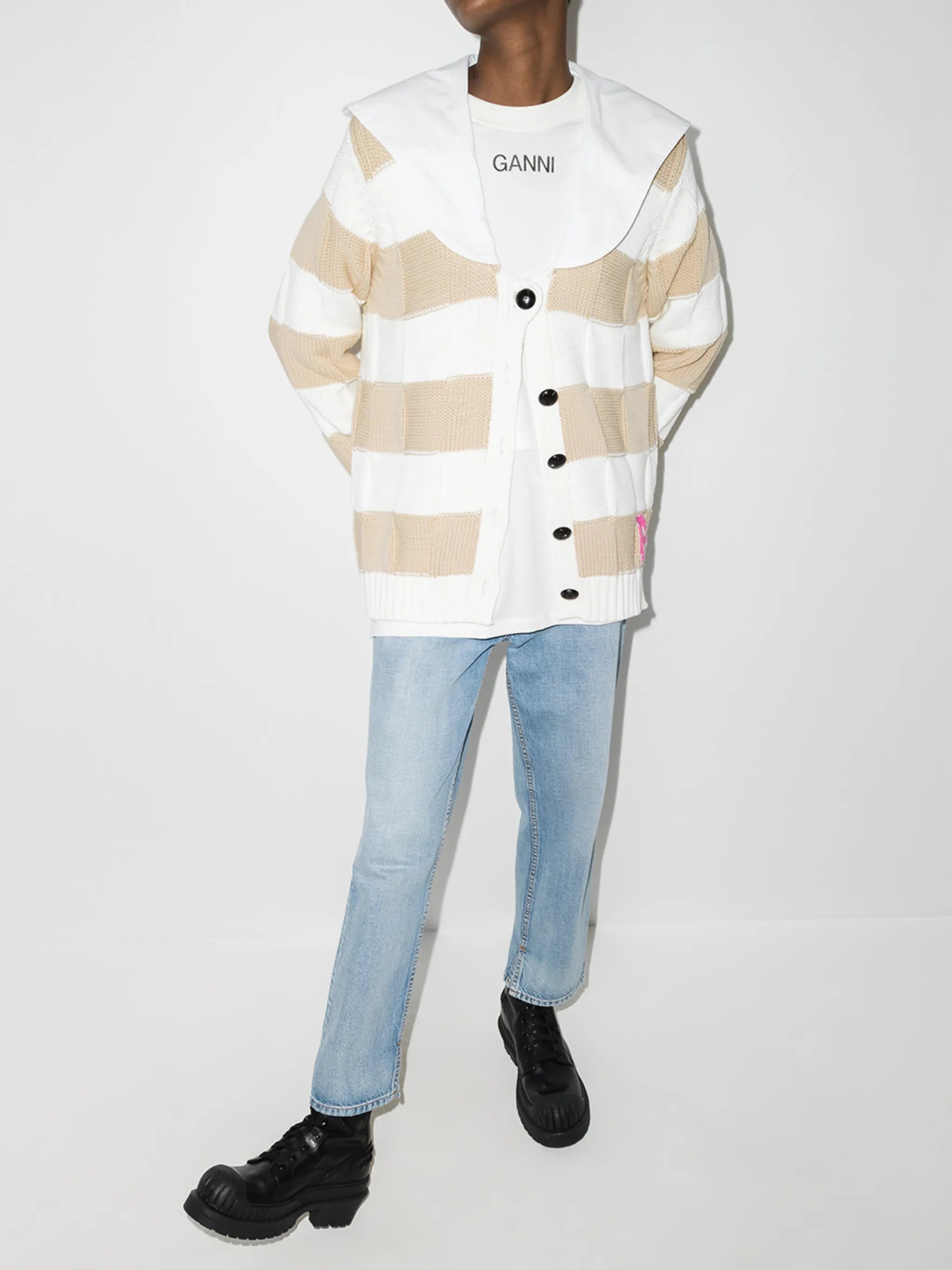 spread-collar knitted cardigan