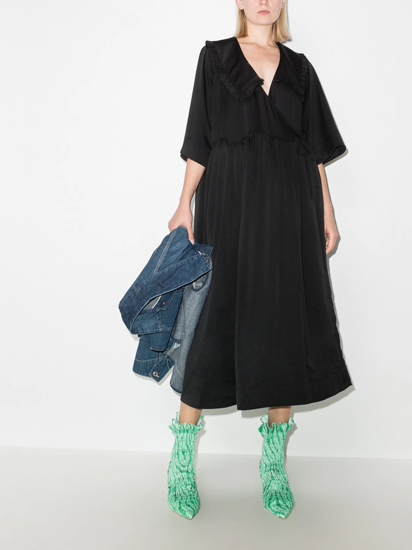 large Peter Pan collar midi dress