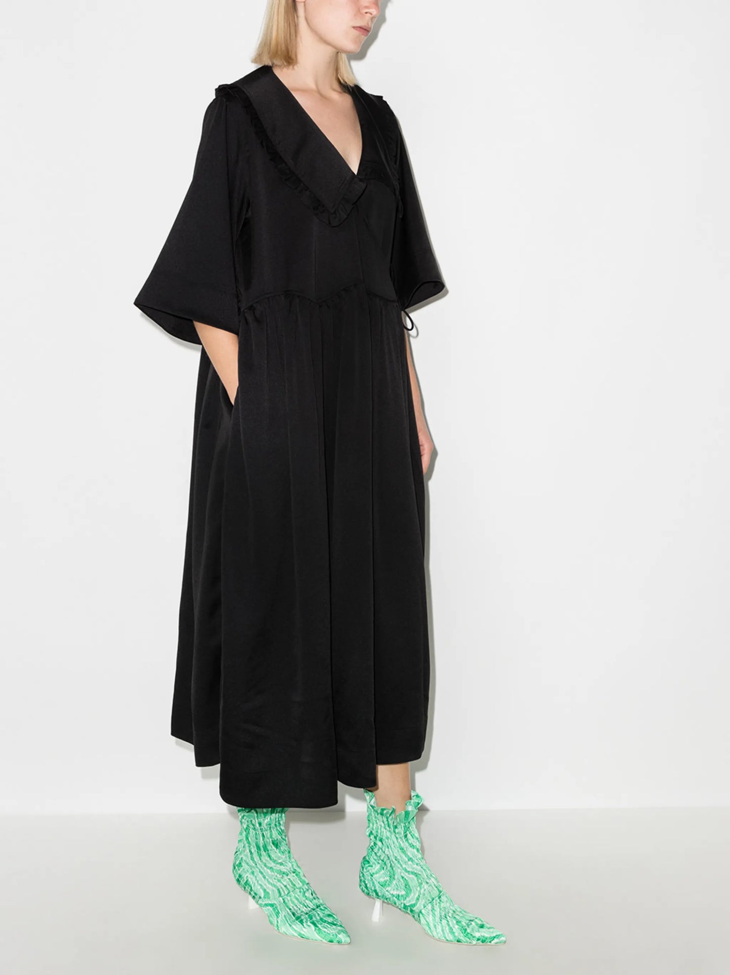 large Peter Pan collar midi dress