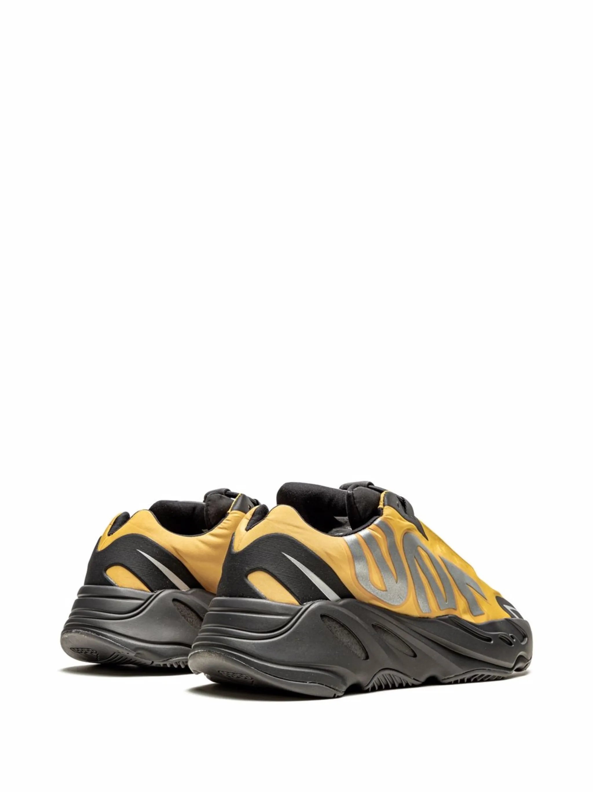 YEEZY 700 MNVN 