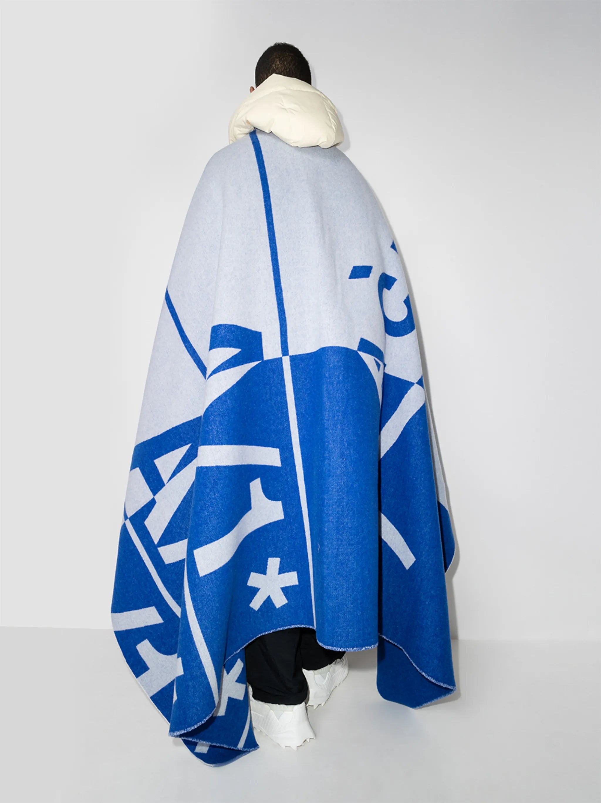 intarsia-knit logo blanket scarf