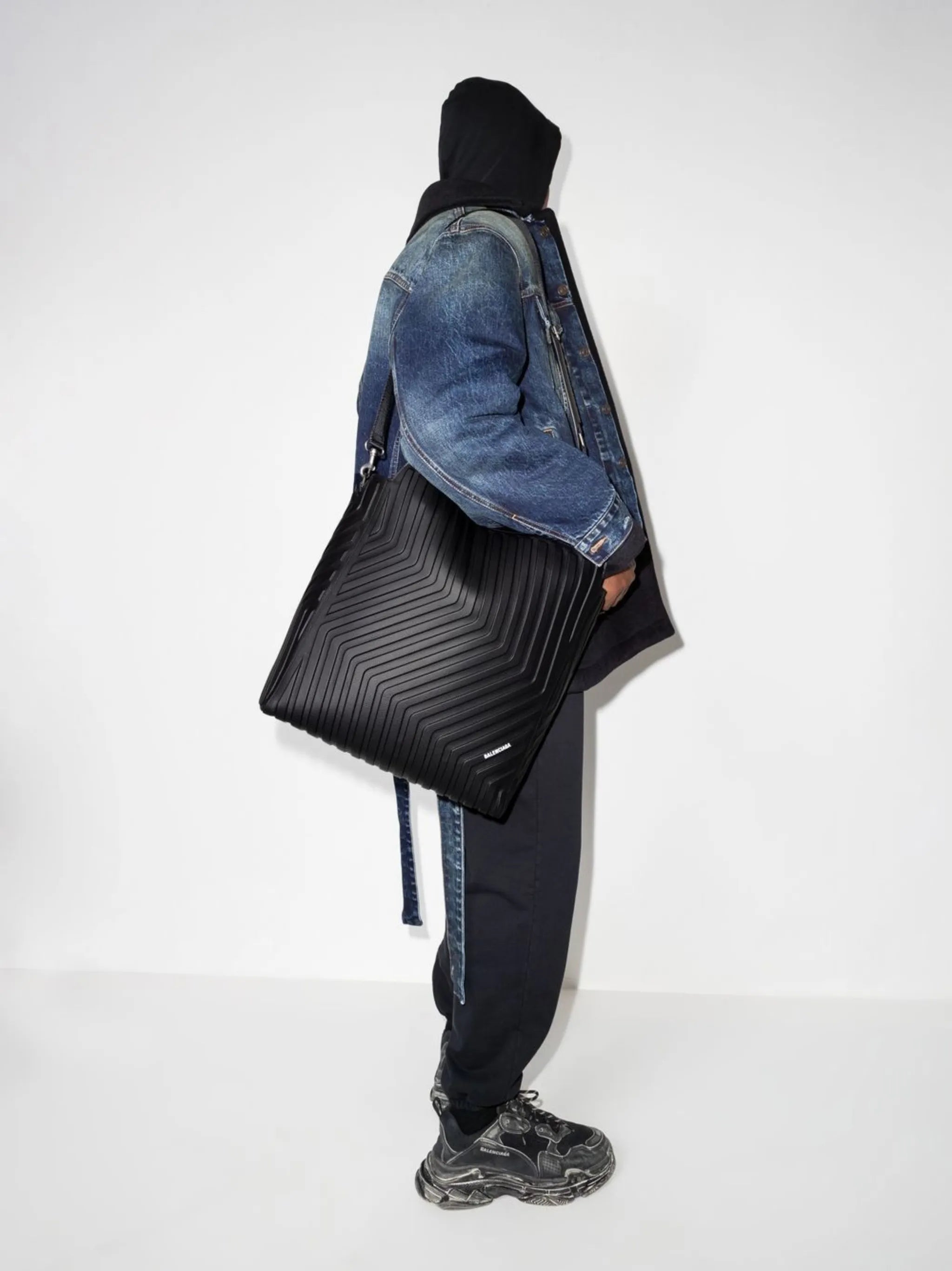 Car M tote bag