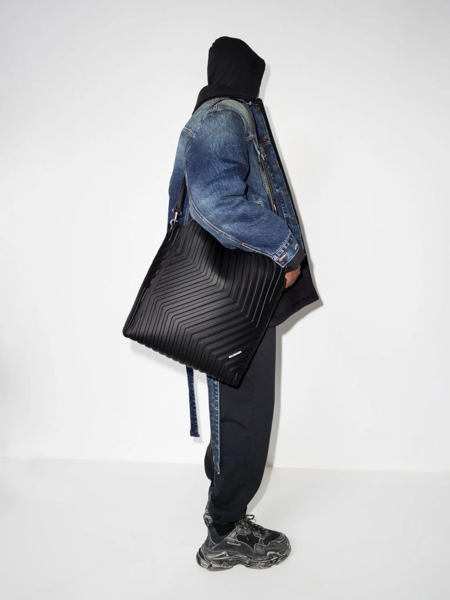 Car M tote bag