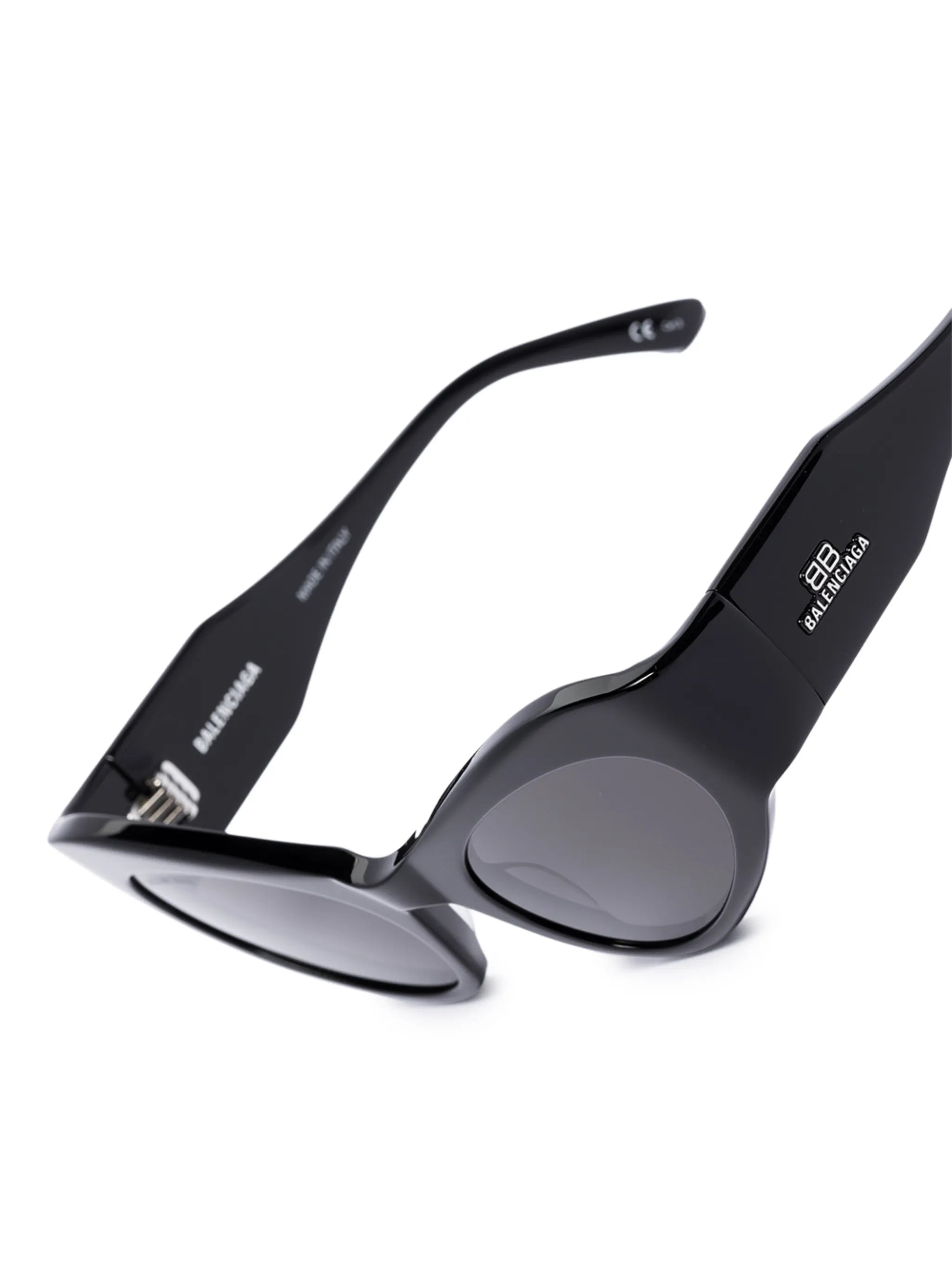 cat-eye frame sunglasses