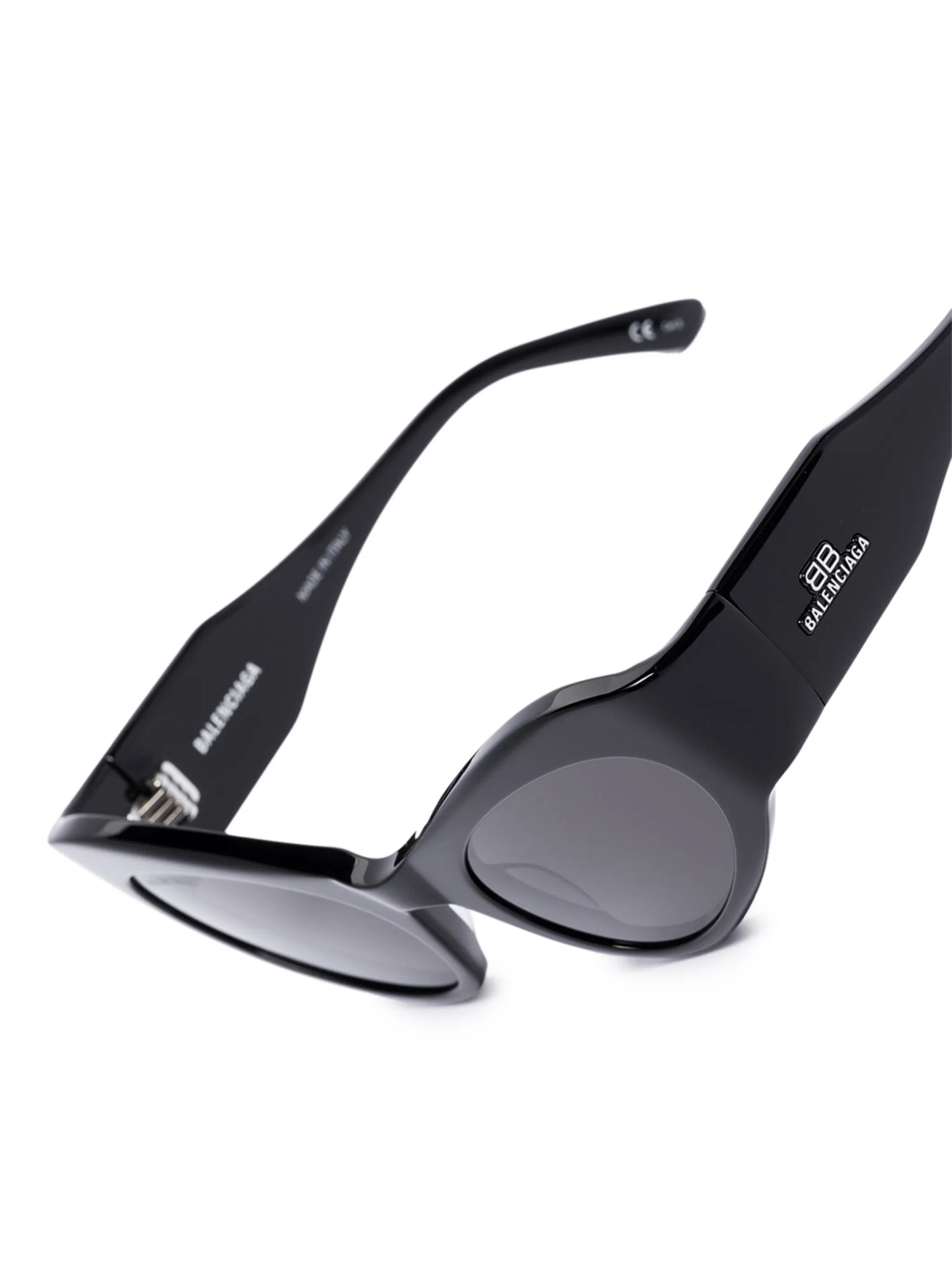 cat-eye frame sunglasses