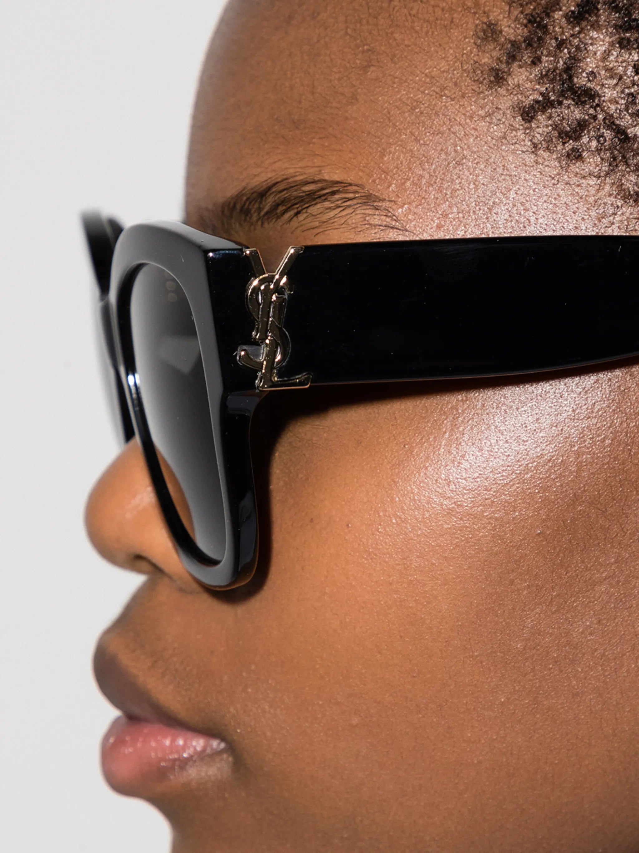 oversized-frame sunglasses
