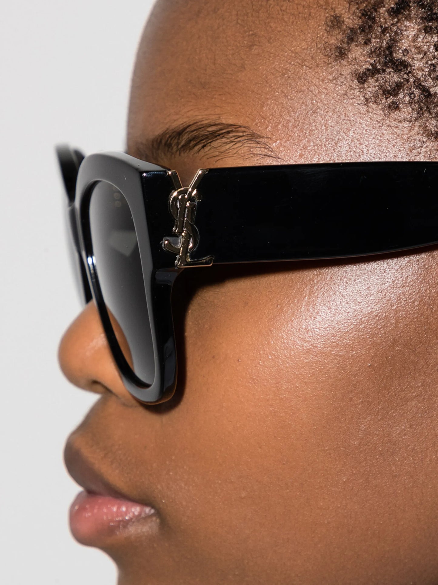 oversized-frame sunglasses
