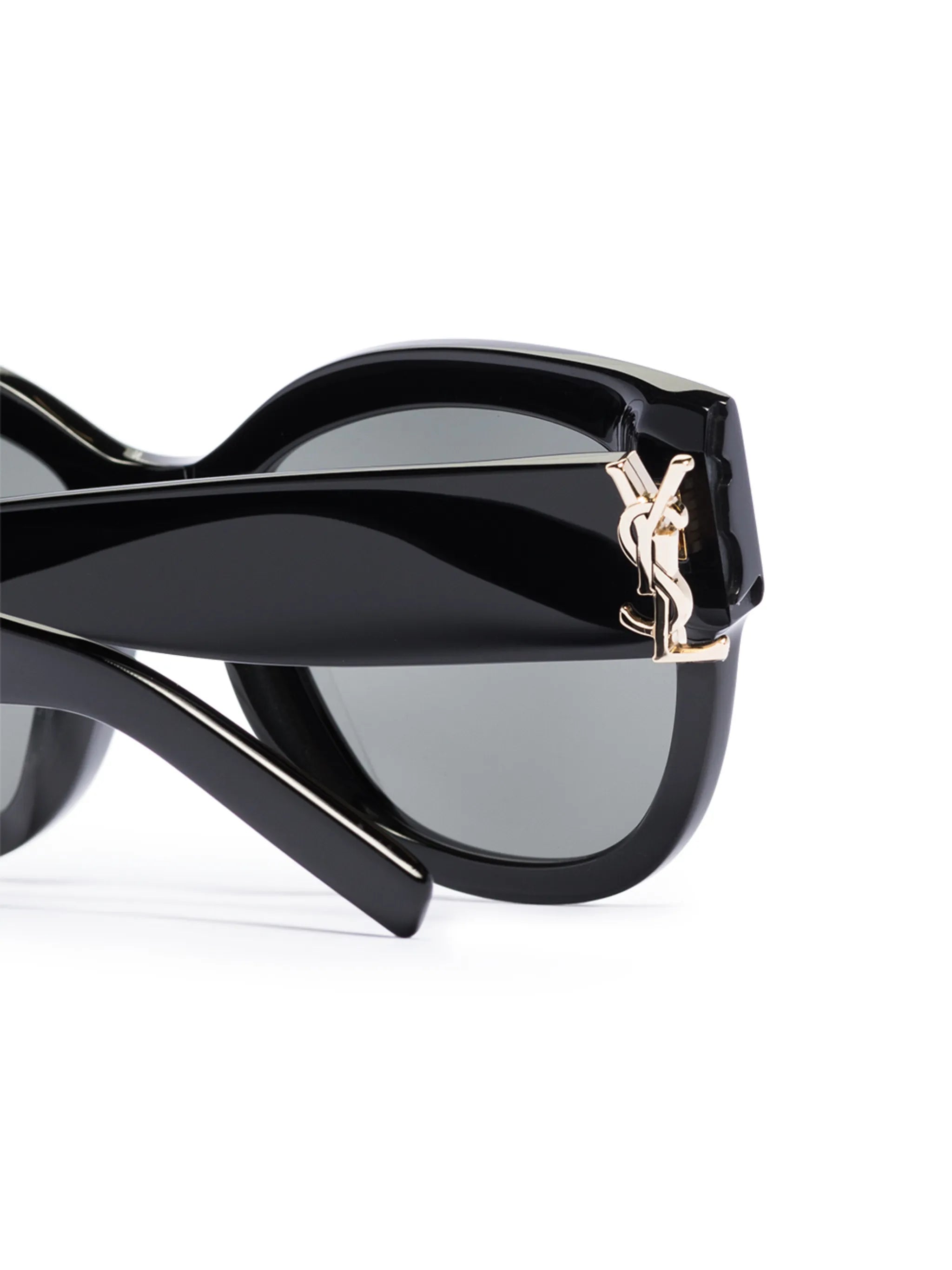 oversized-frame sunglasses