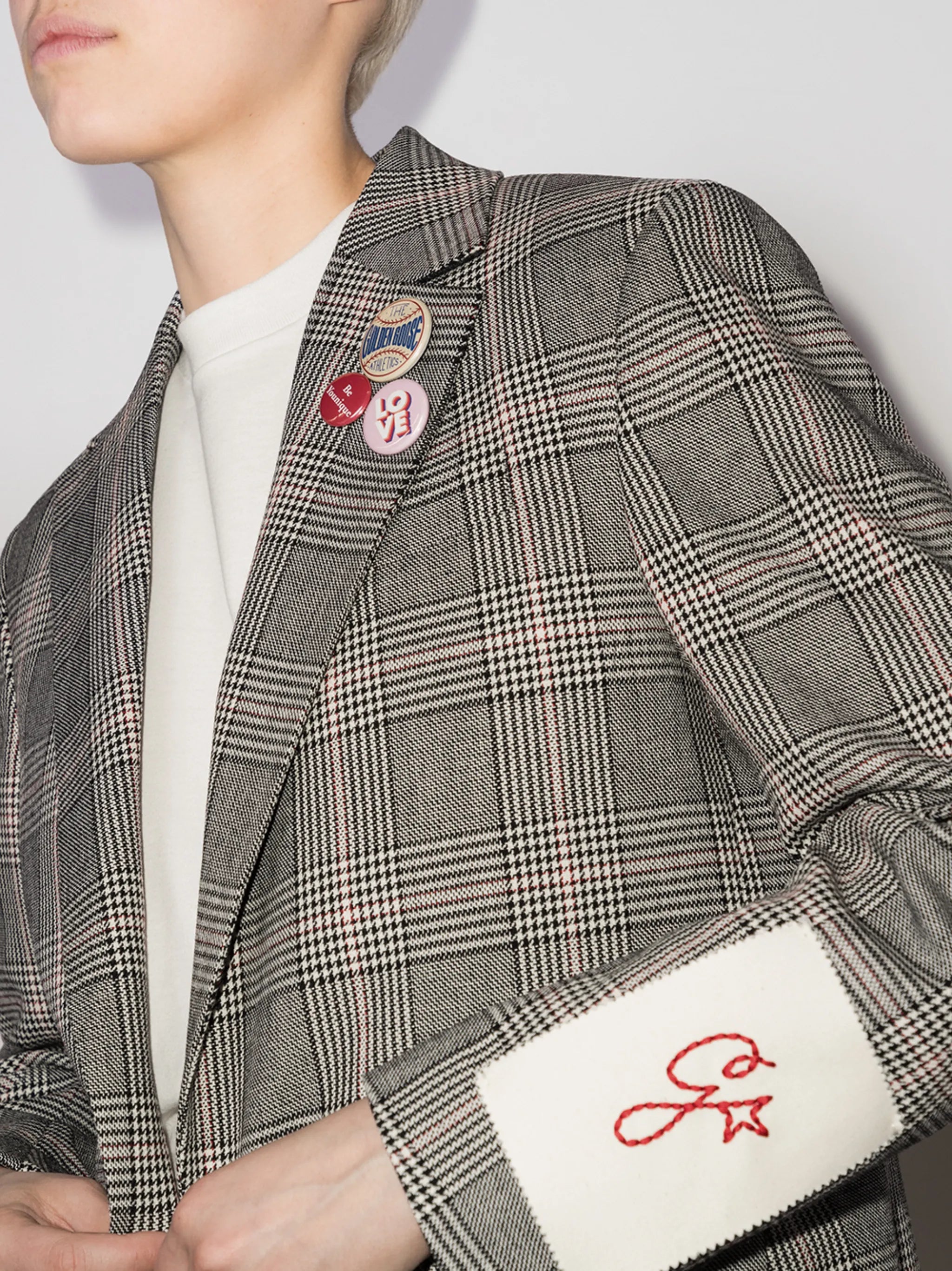 notched-lapel single-breasted blazer