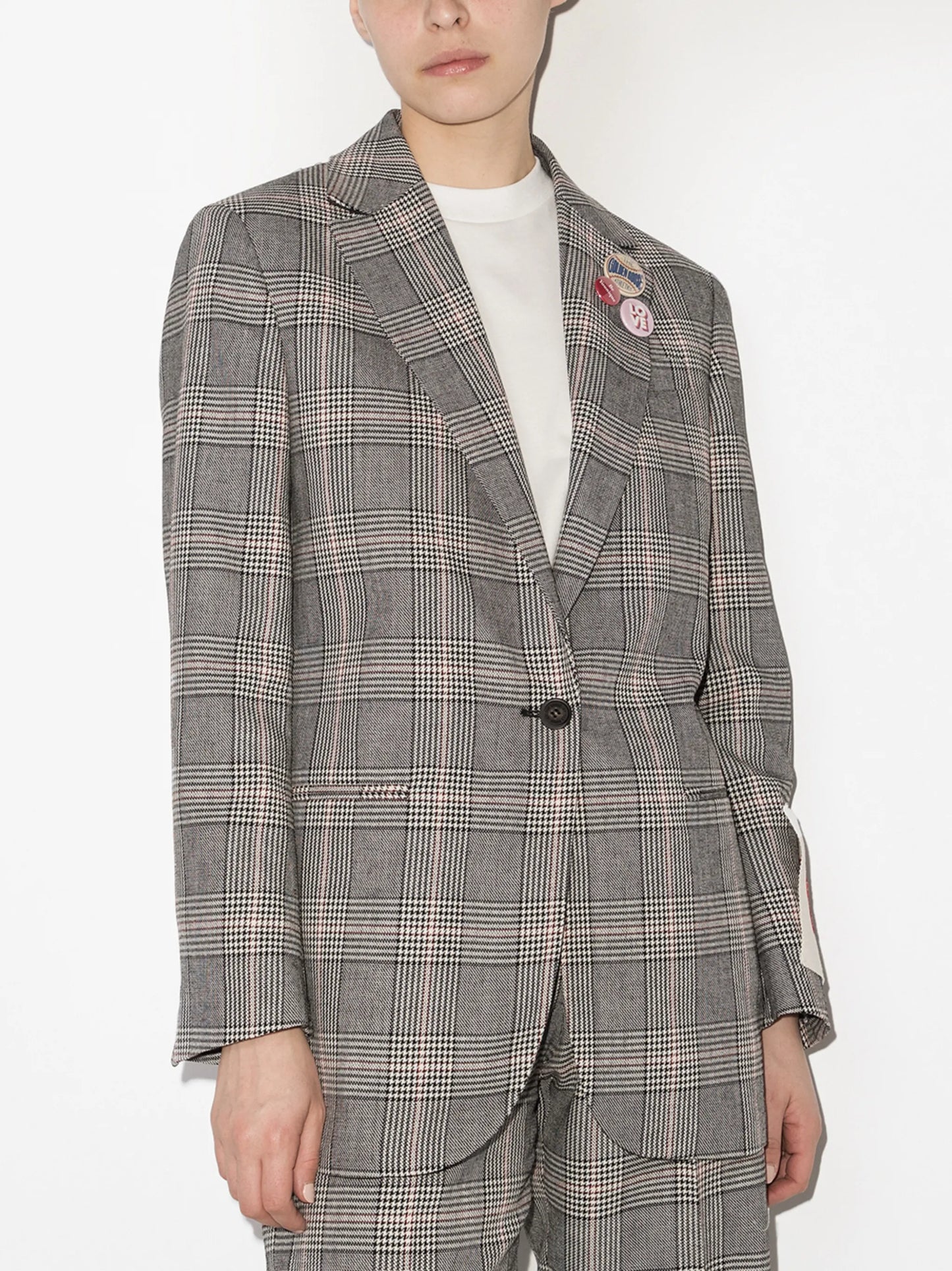 notched-lapel single-breasted blazer