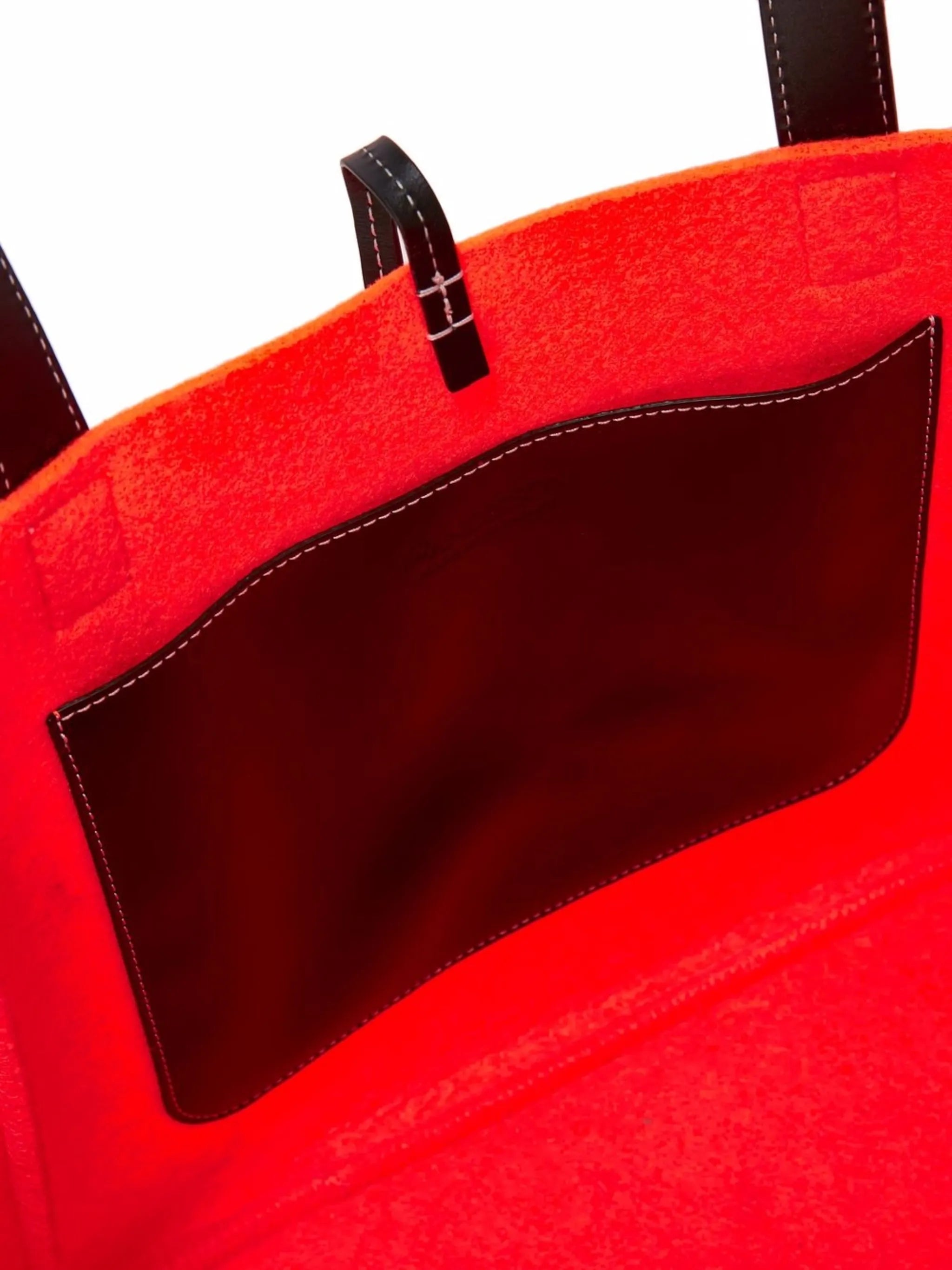 Belt embroidered-logo tote bag
