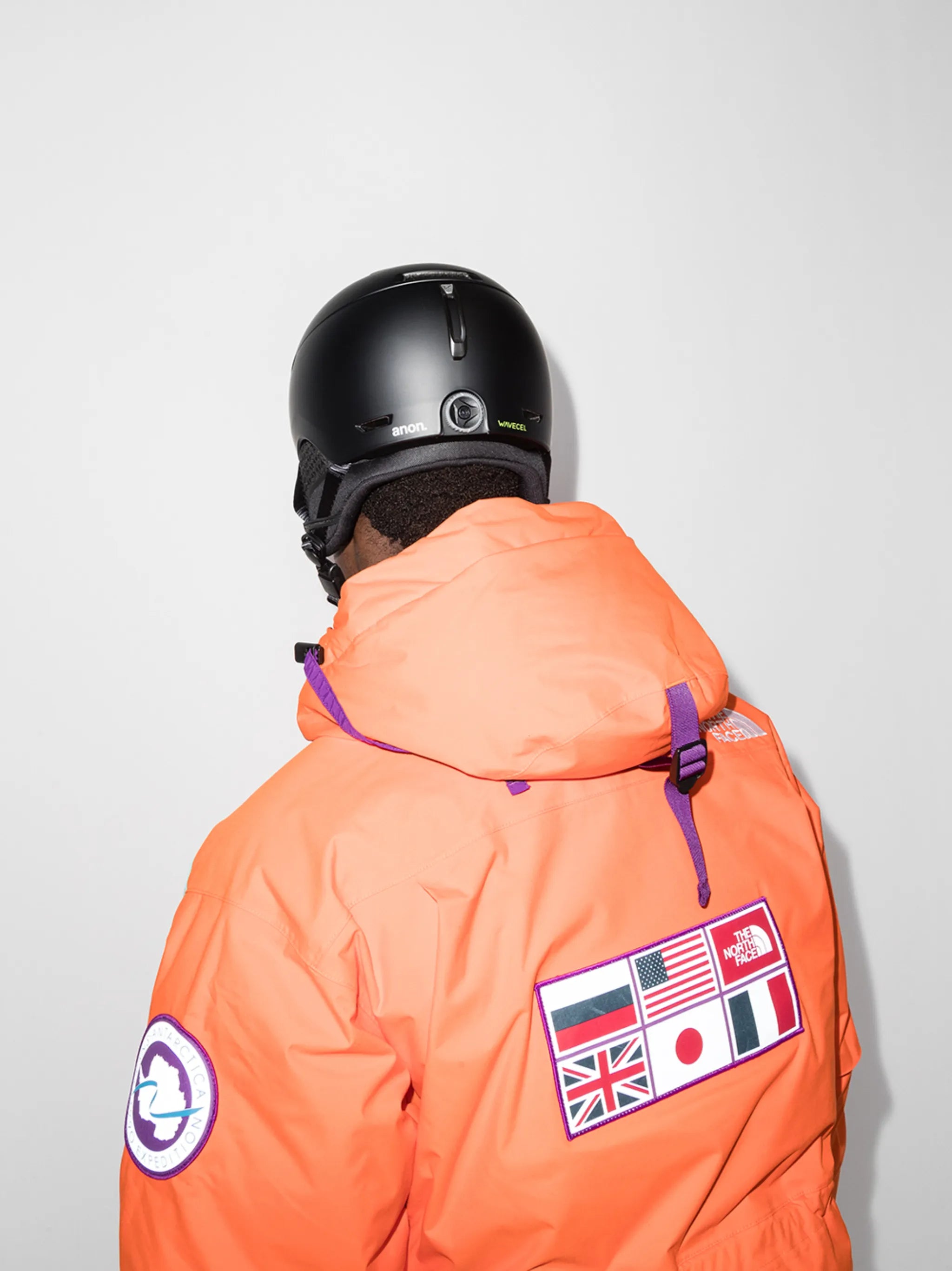 Logan buckle-fastening helmet