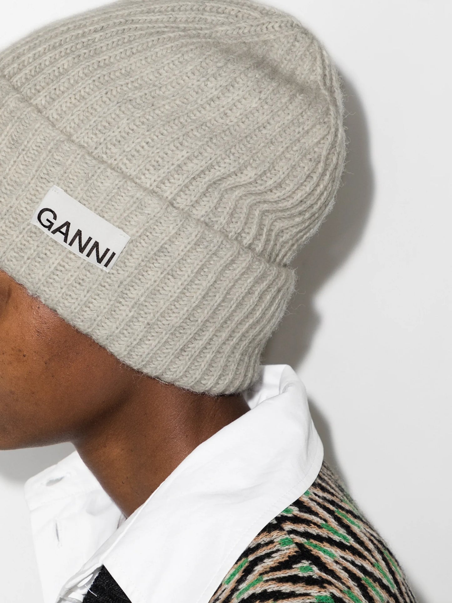 logo-patch ribbed-knit beanie