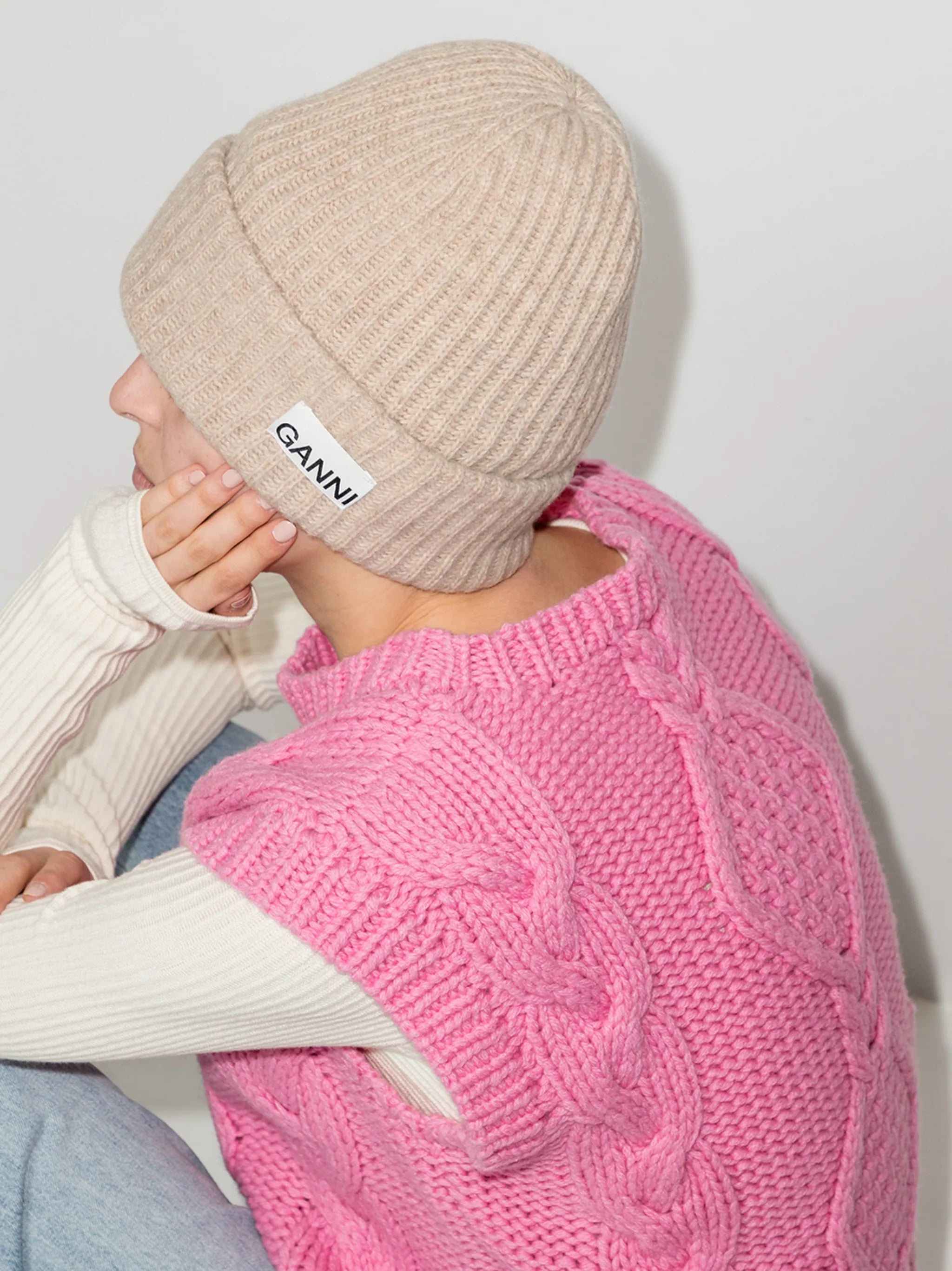logo patch ribbed beanie