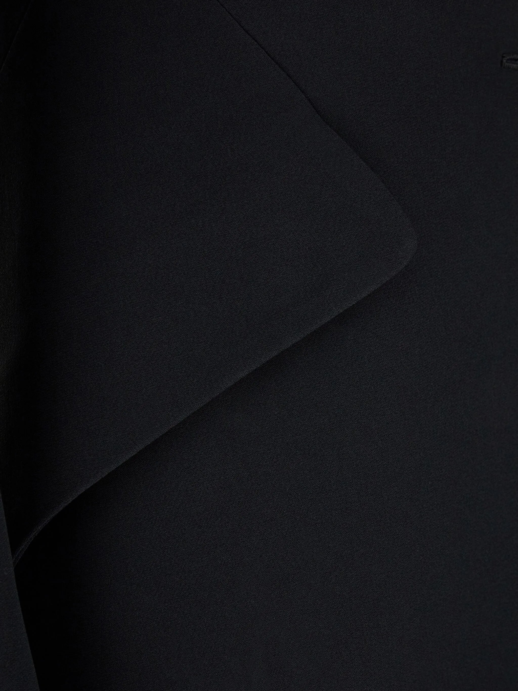 peak-lapel single-breasted blazer