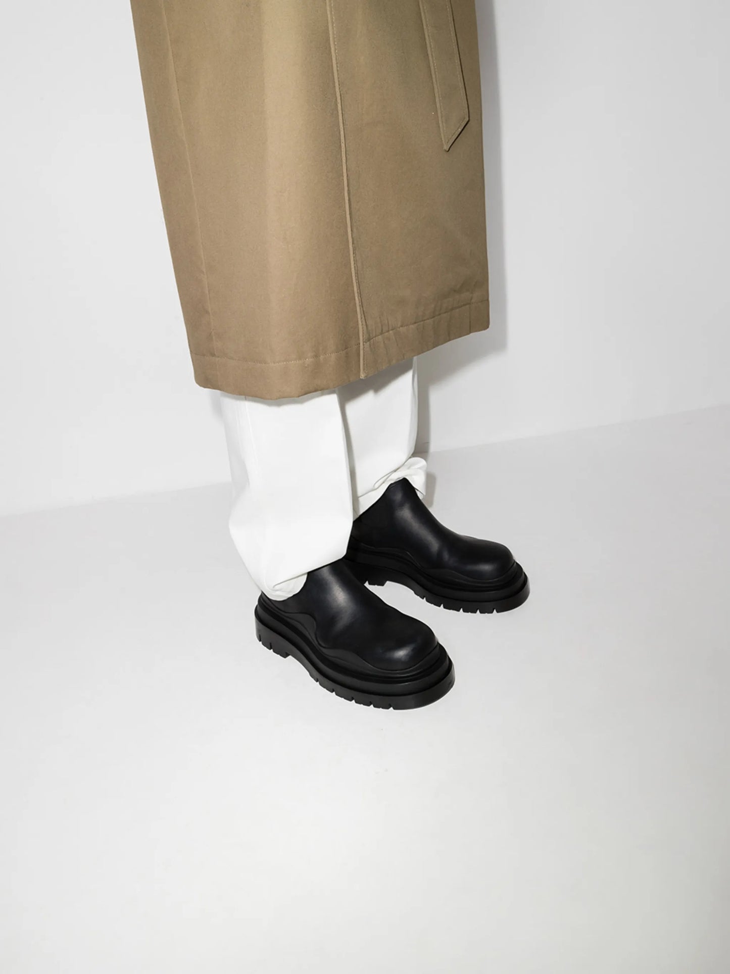 Tire leather ankle boots