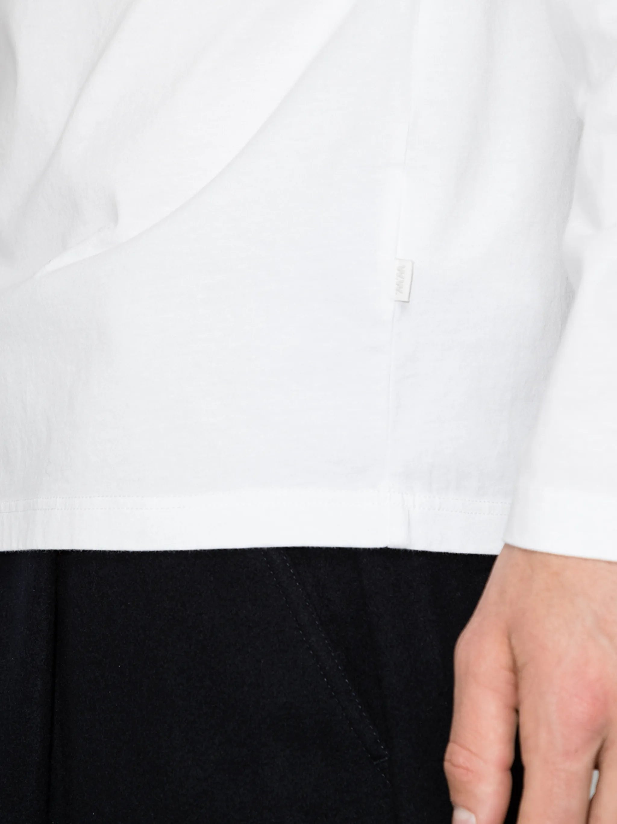 long-sleeved cotton T-shirt
