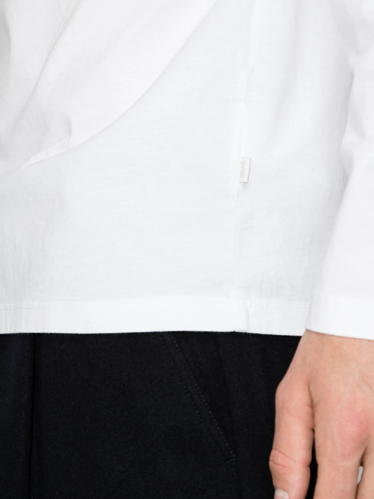 long-sleeved cotton T-shirt