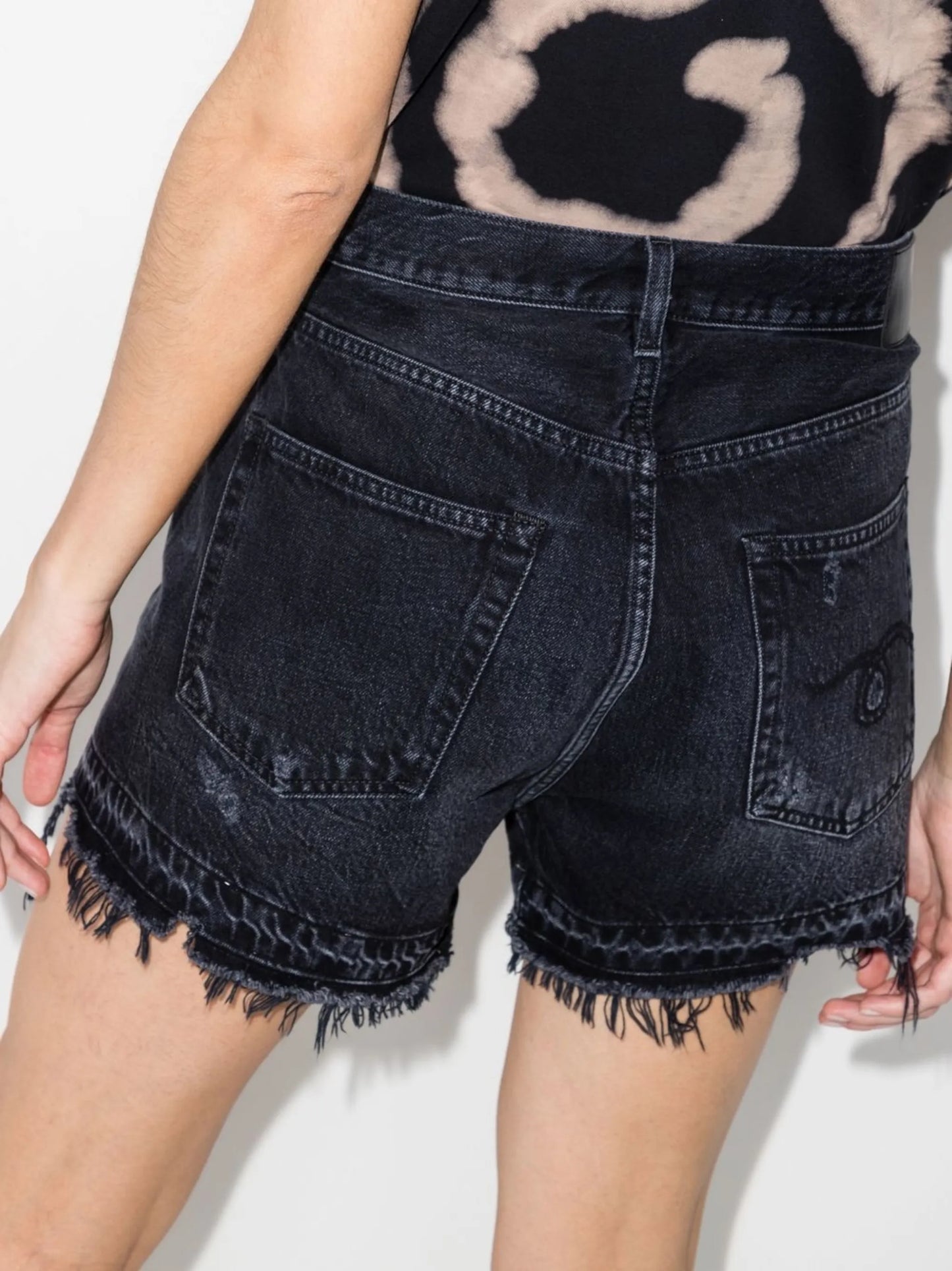 crossover-waist raw-hem shorts