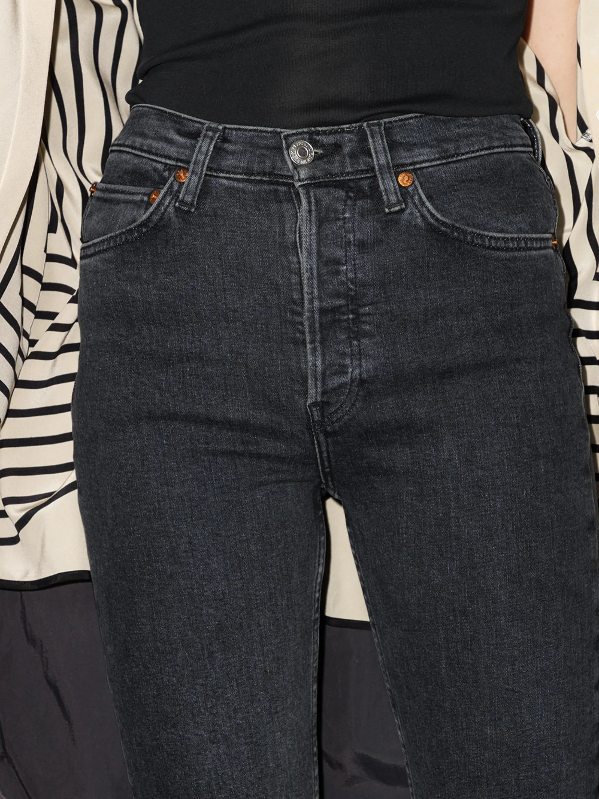 90s high-rise cropped jeans