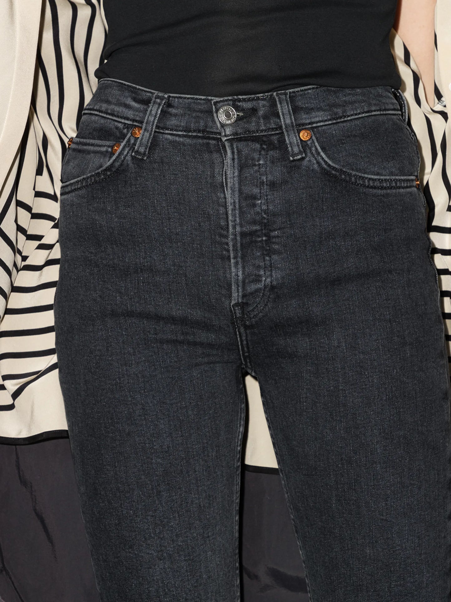 90s high-rise cropped jeans