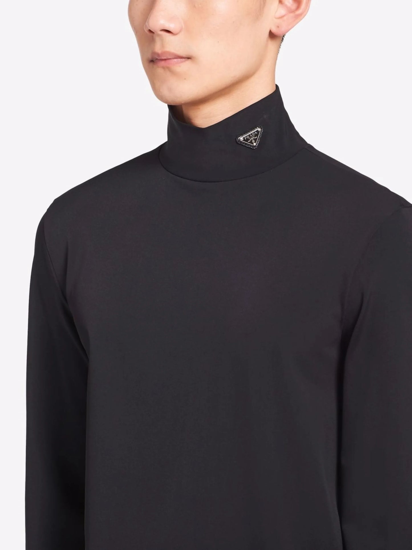 triangle plaque high-neck top