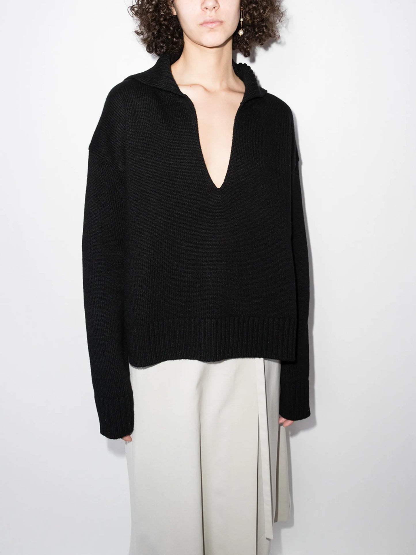loose-fit V-neck jumper