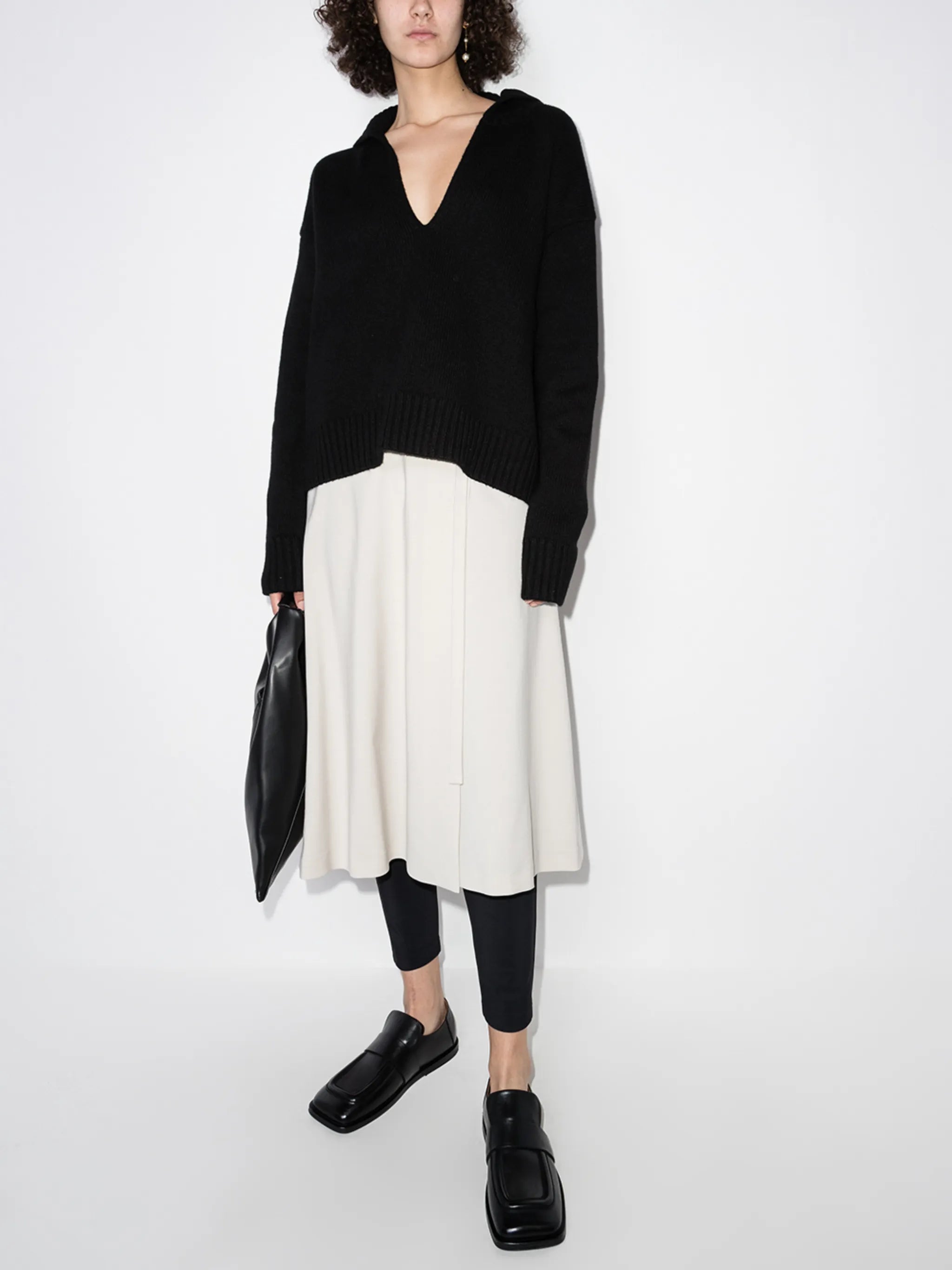 loose-fit V-neck jumper