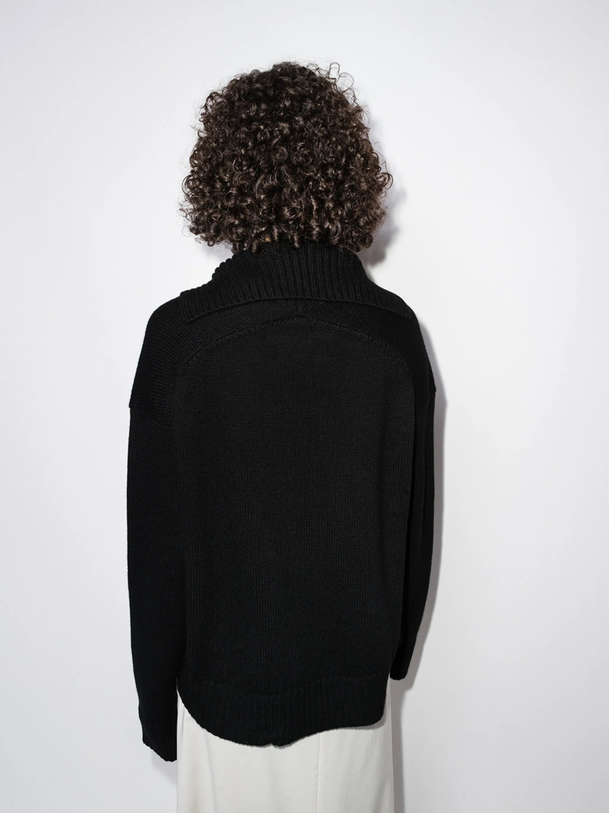 loose-fit V-neck jumper