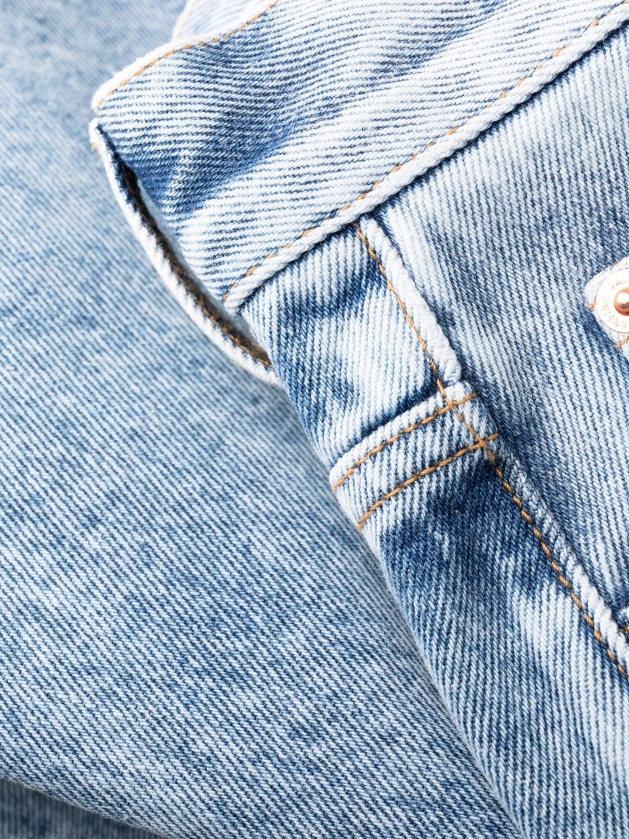 VLogo straight-leg jeans