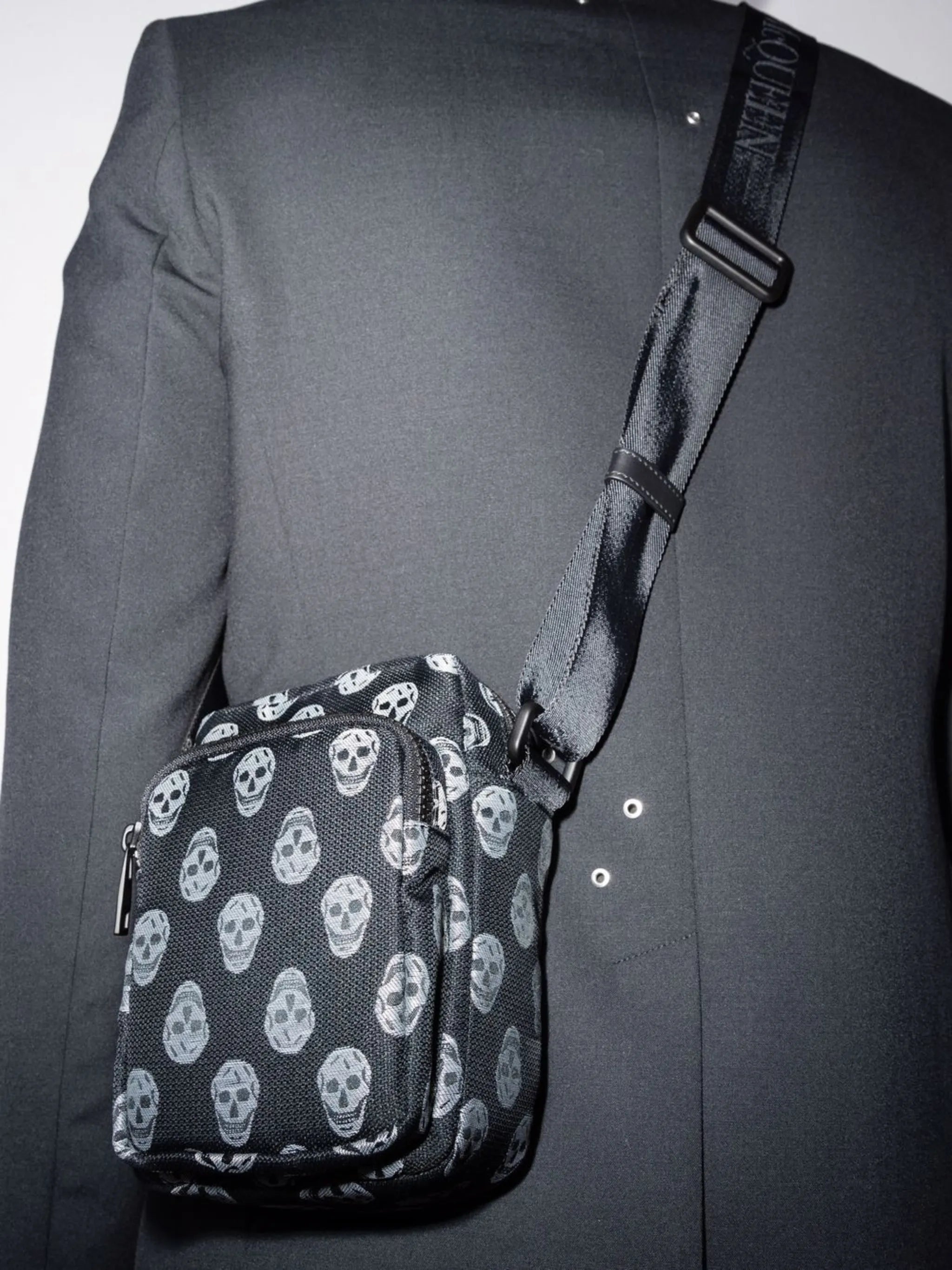skull-print messenger bag
