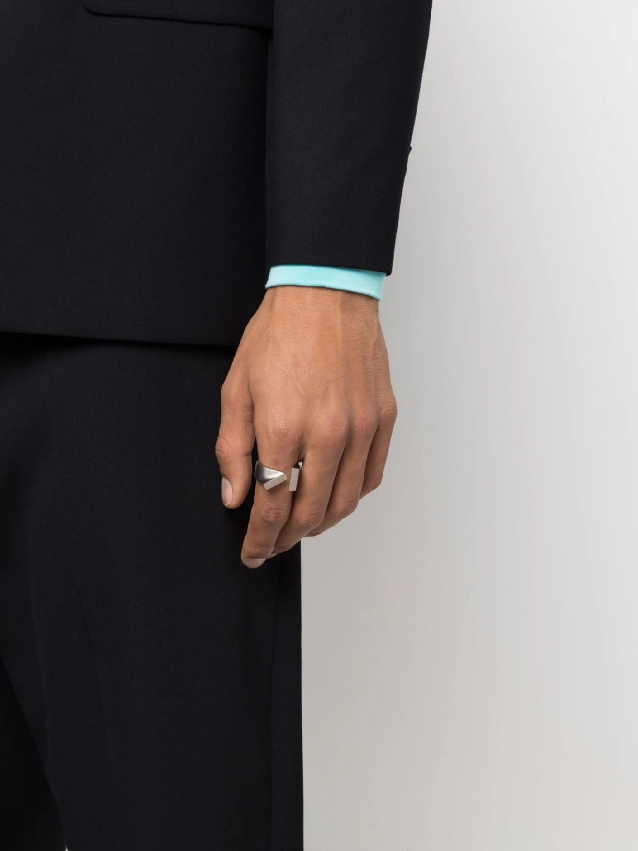 Tilt wraparound ring