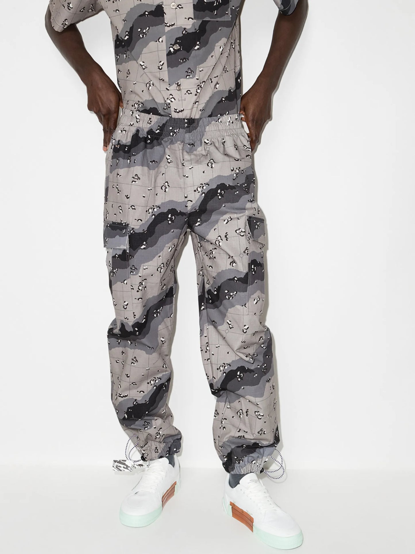 camouflage-print cargo trousers