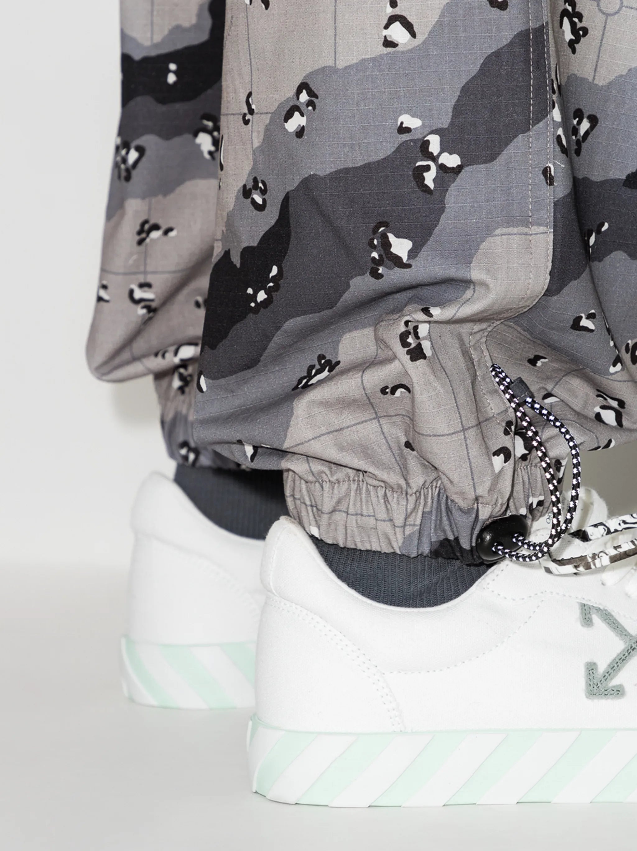 camouflage-print cargo trousers