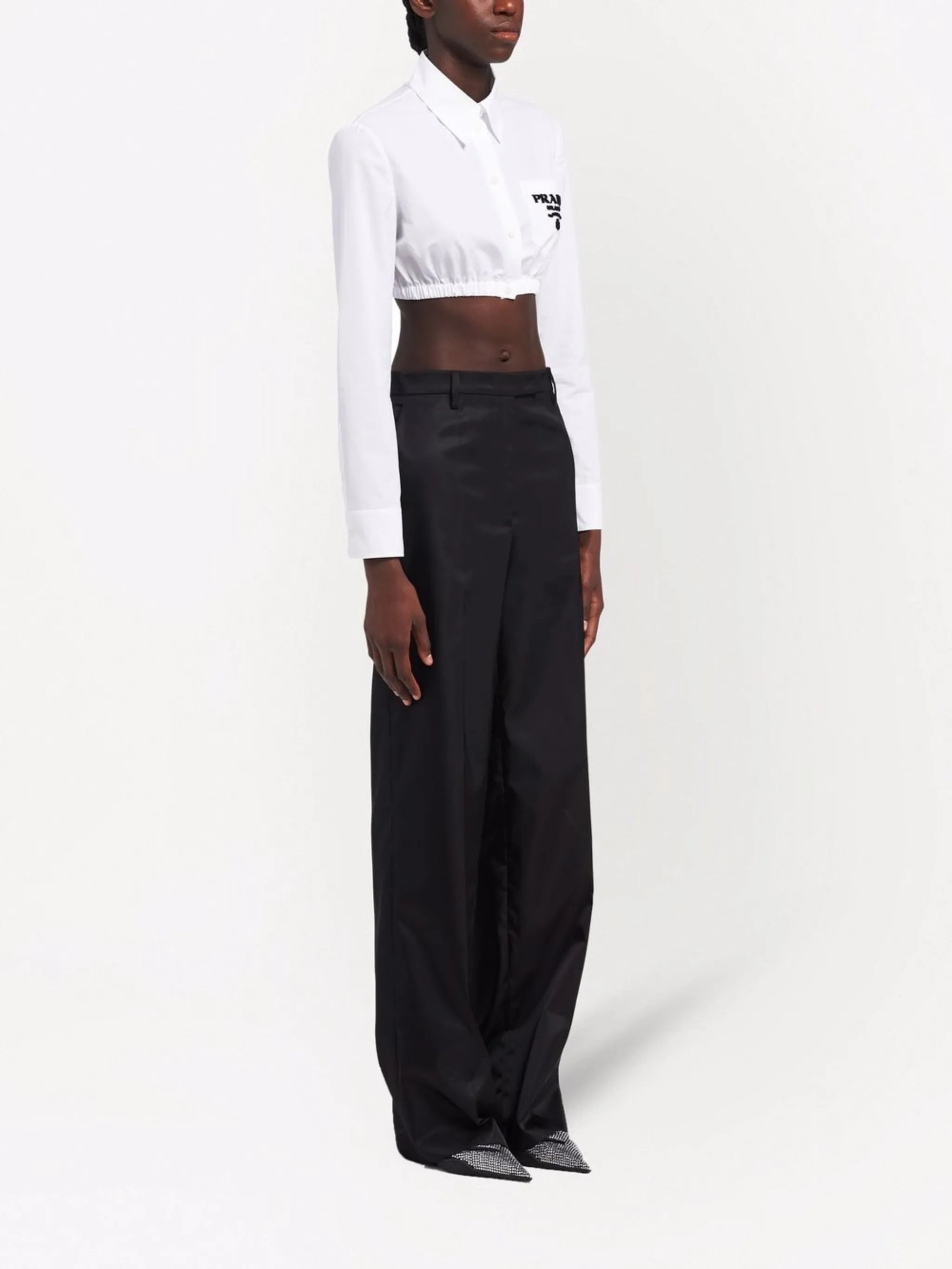 embroidered-logo cropped poplin shirt