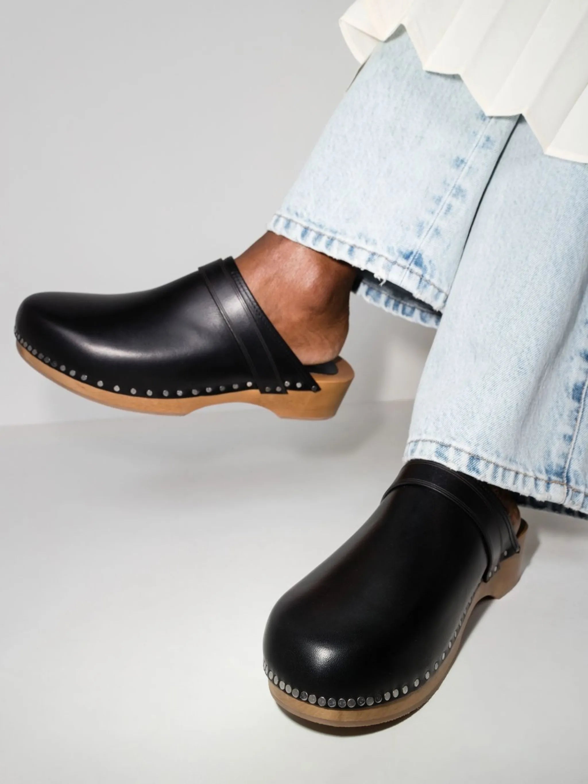 Thalie round toe clogs