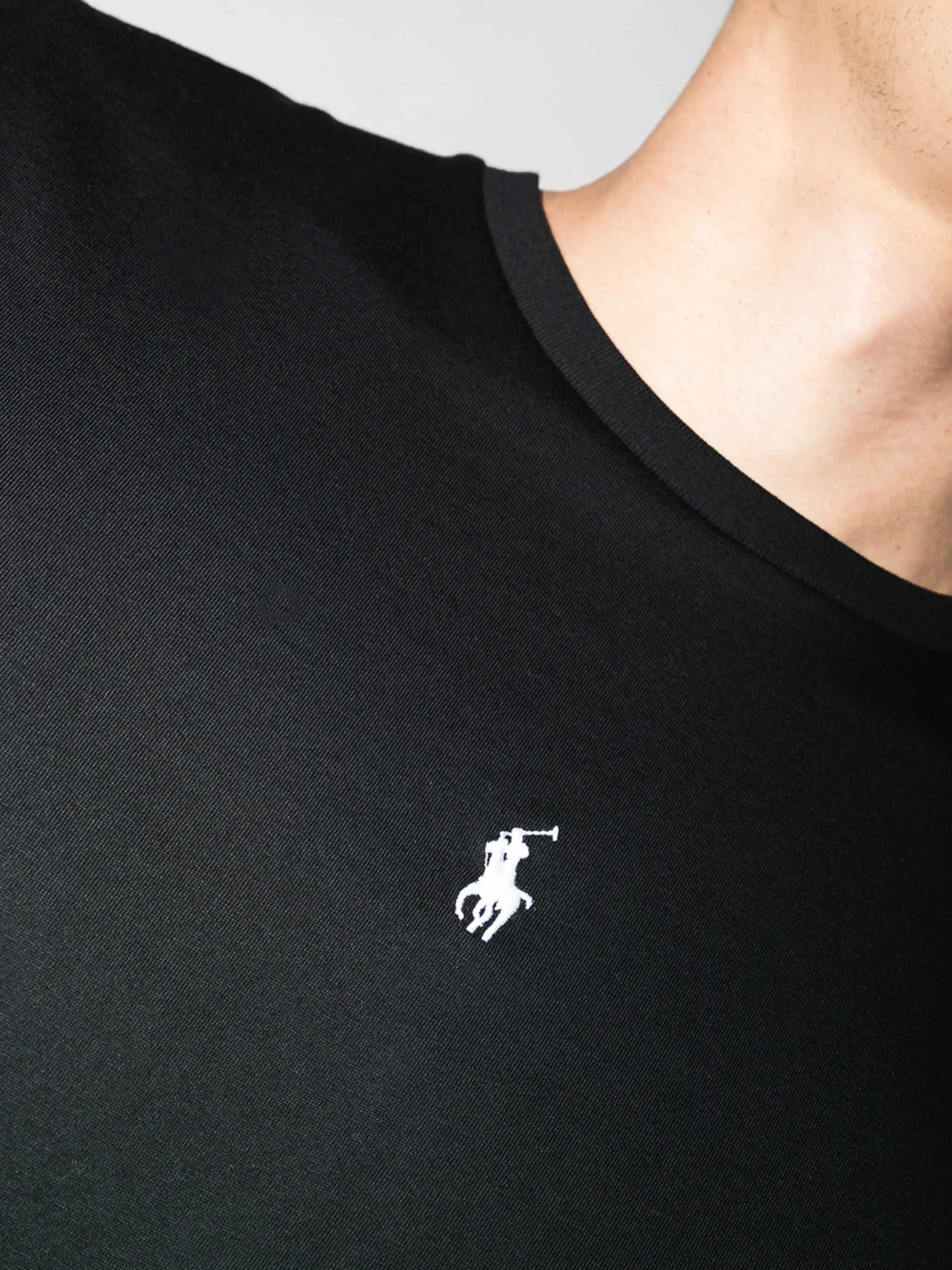 logo-embroidered T-shirt