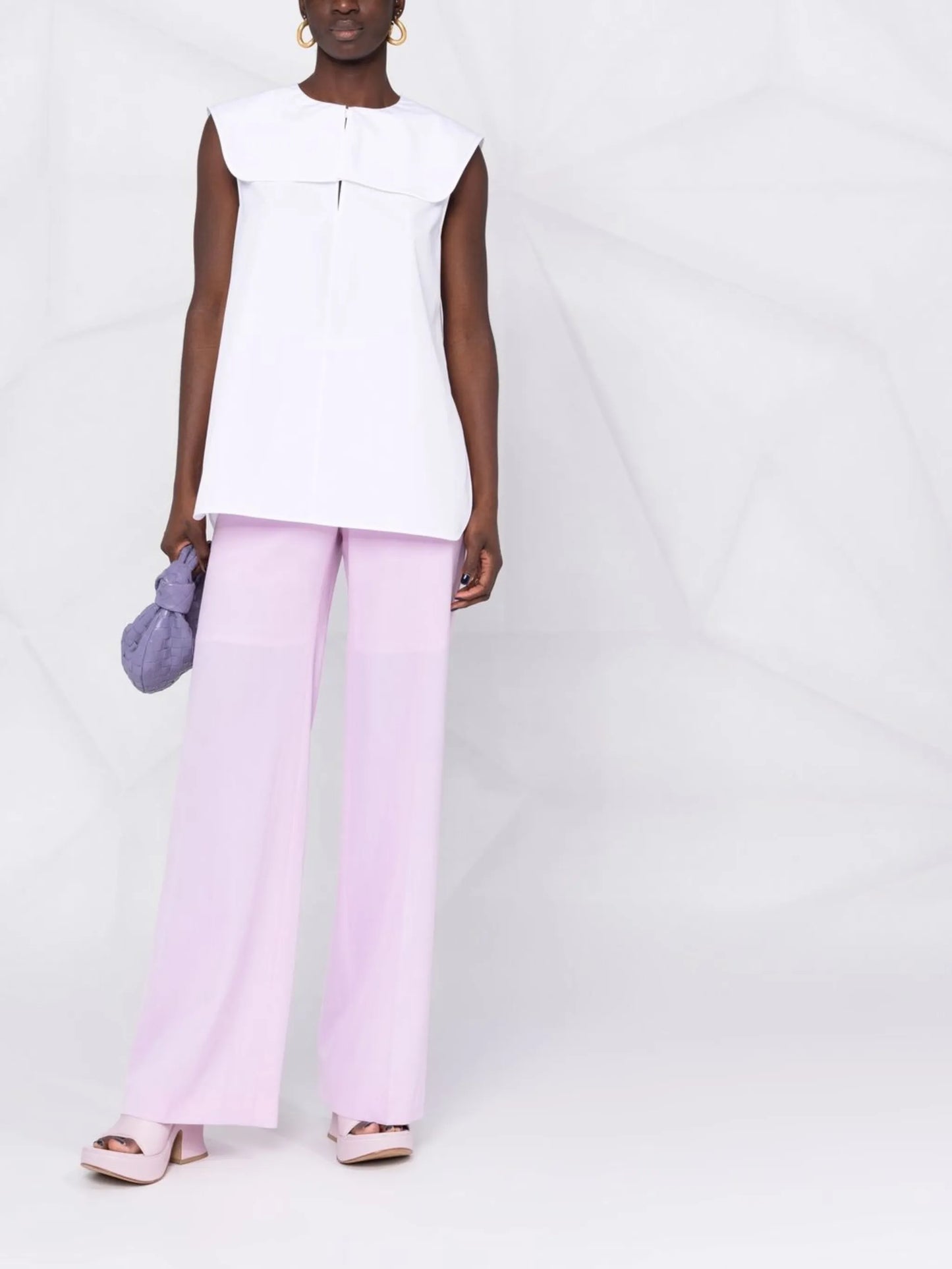 gout-closure sleeveless blouse