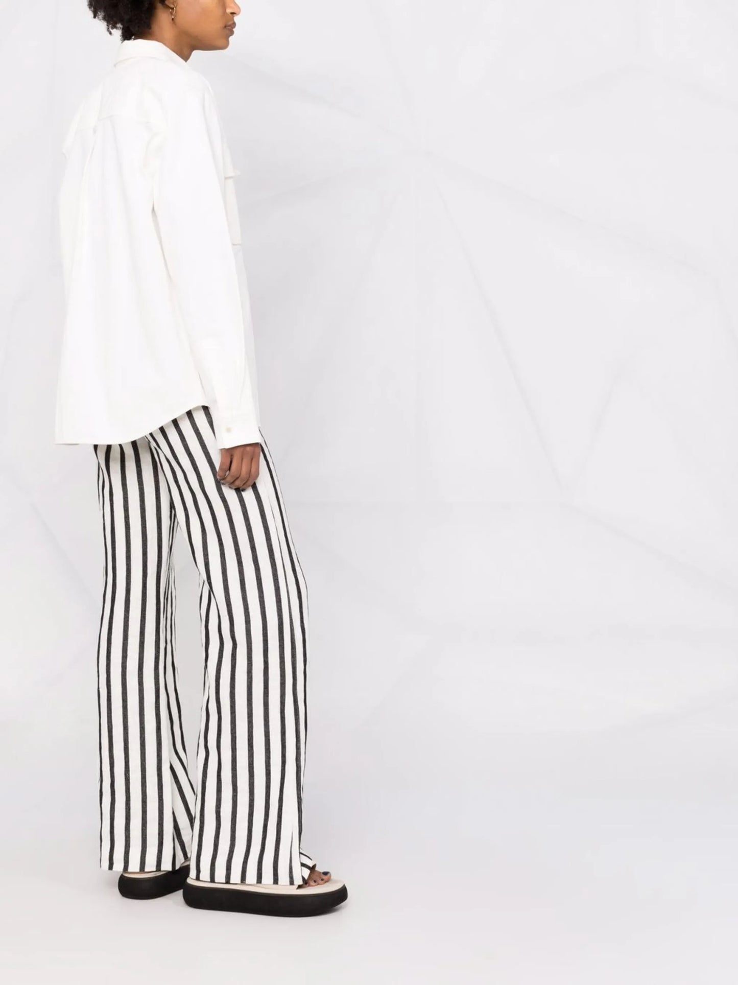long-sleeve button-fastening jacket