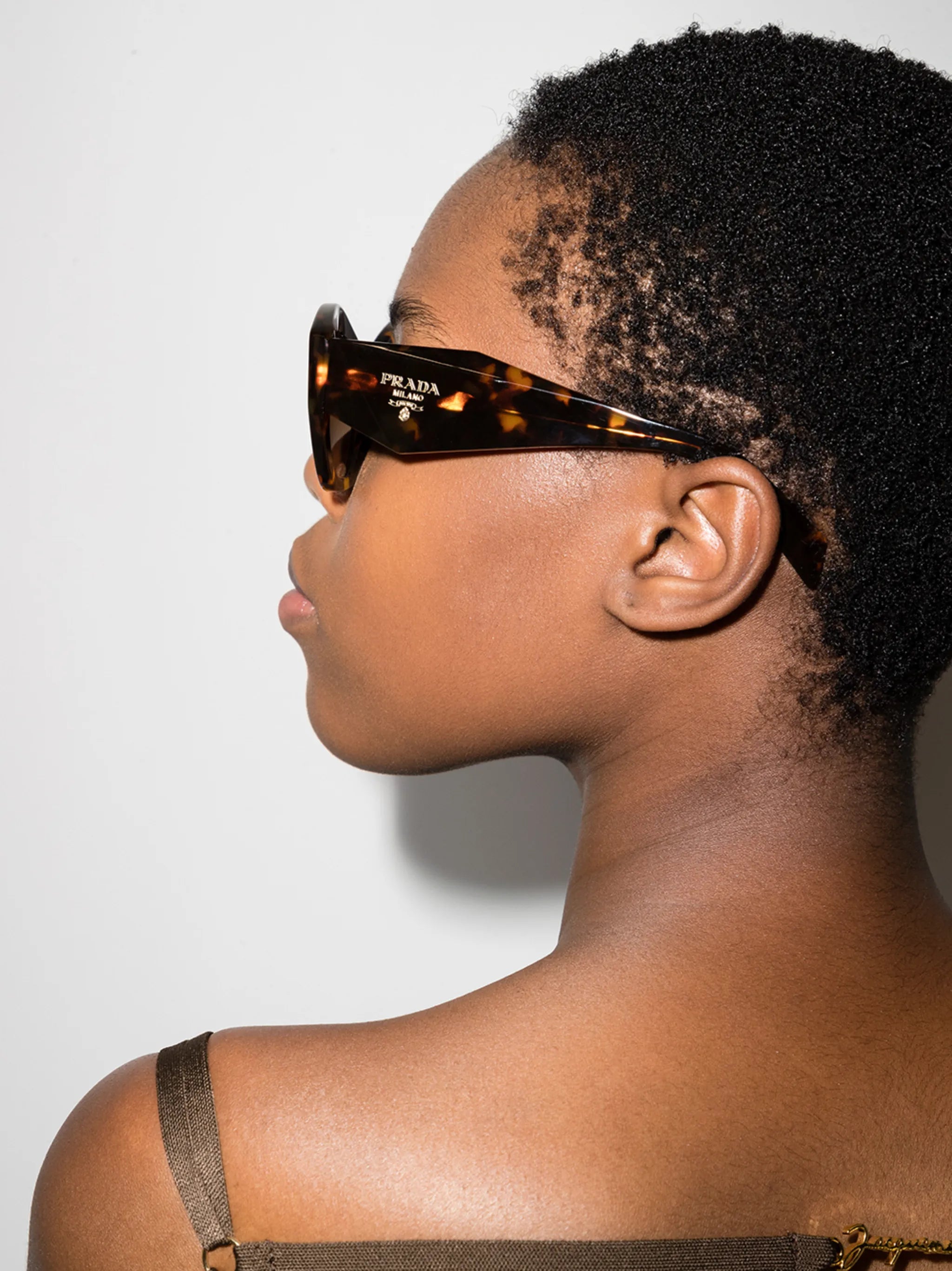 tortoiseshell-effect cat-eye frame sunglasses