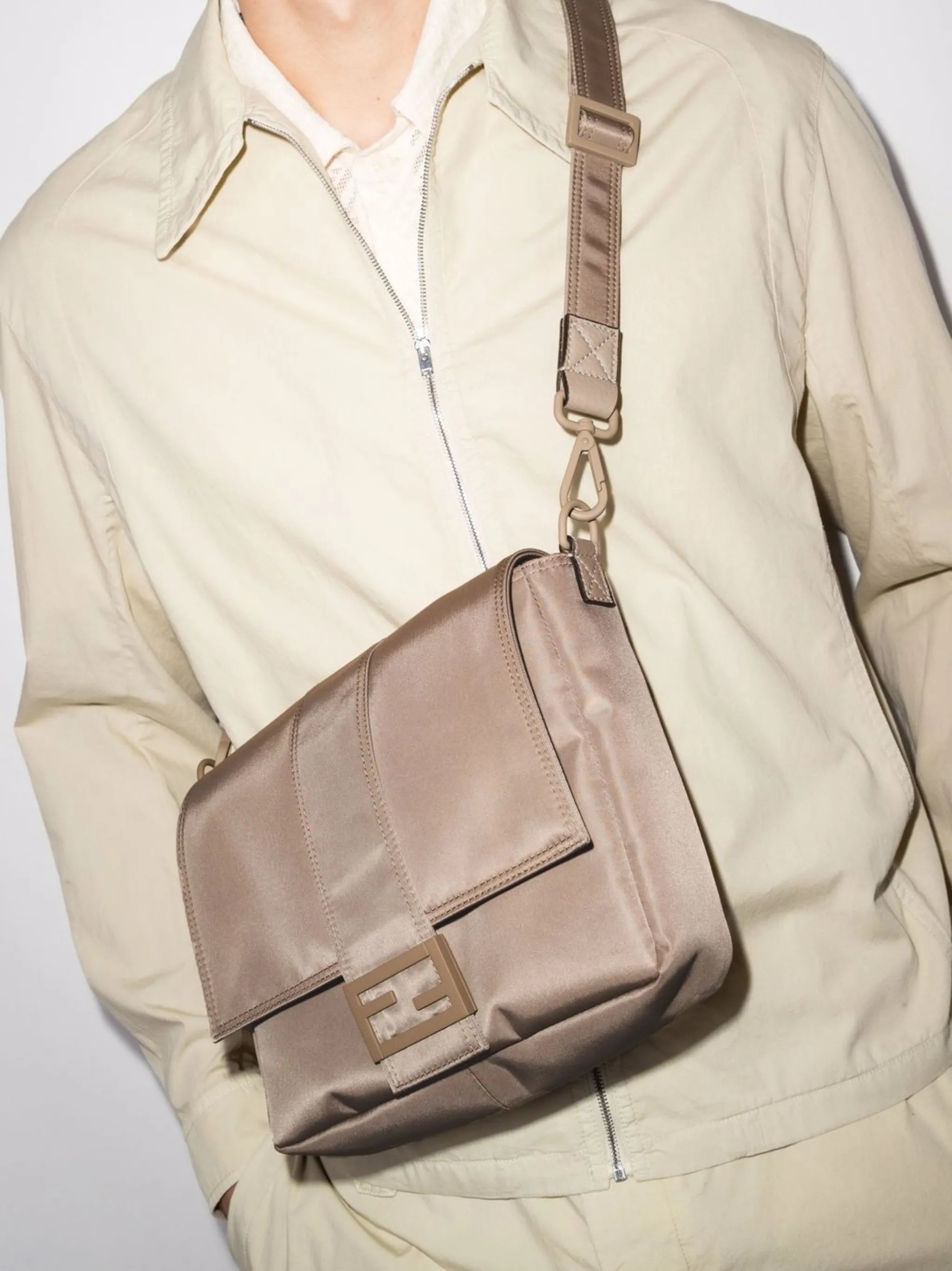 Baguette messenger bag