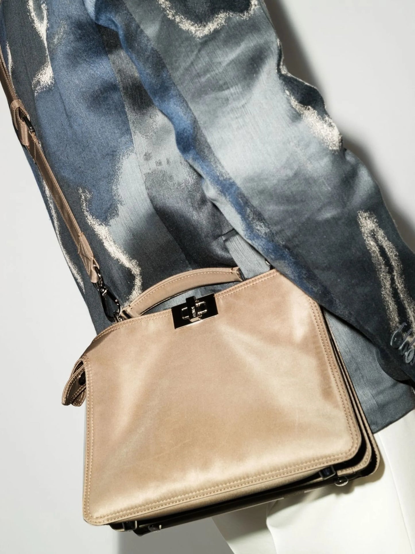 Peekaboo messenger bag
