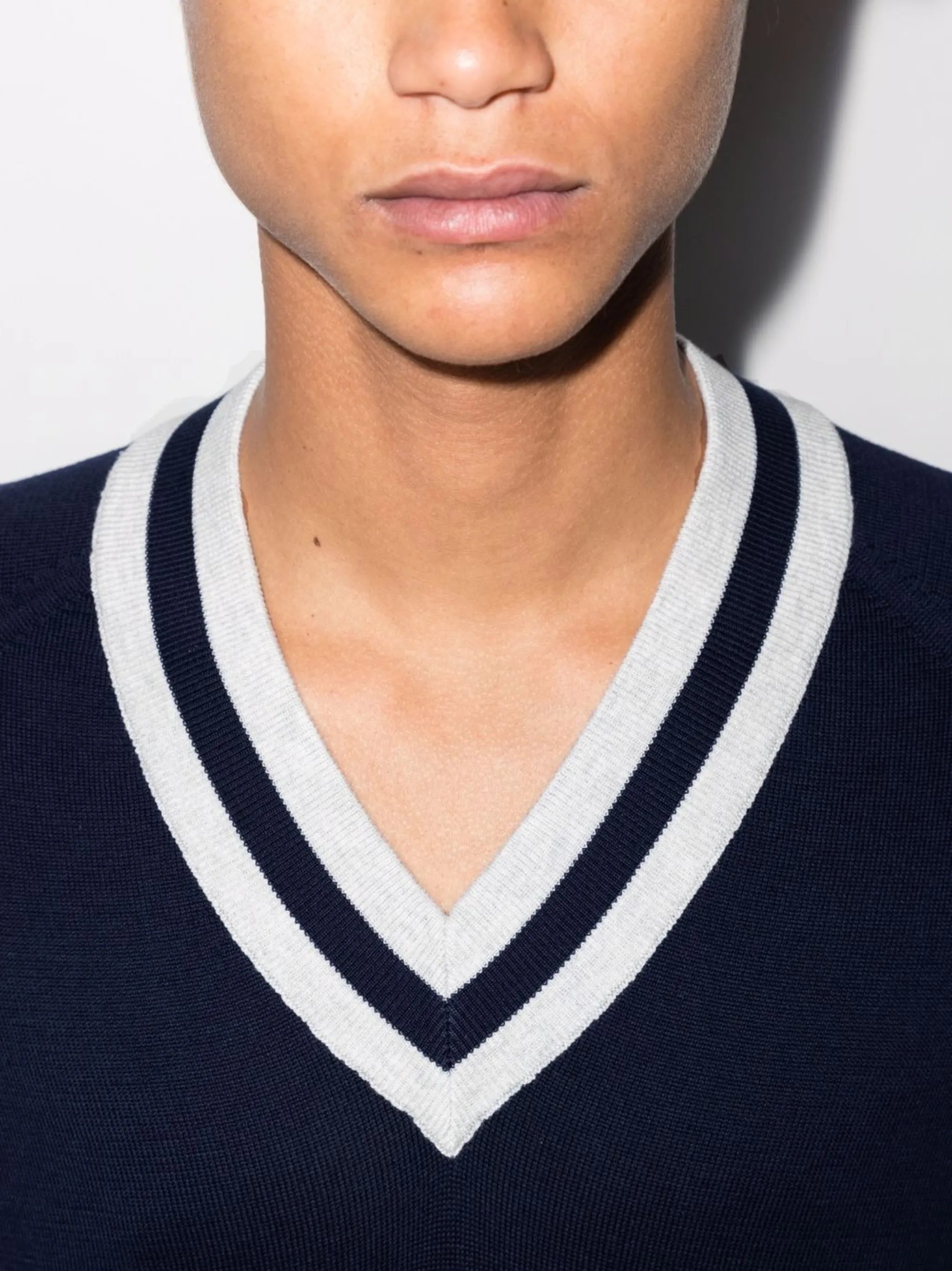 stripe-trim V-neck jumper