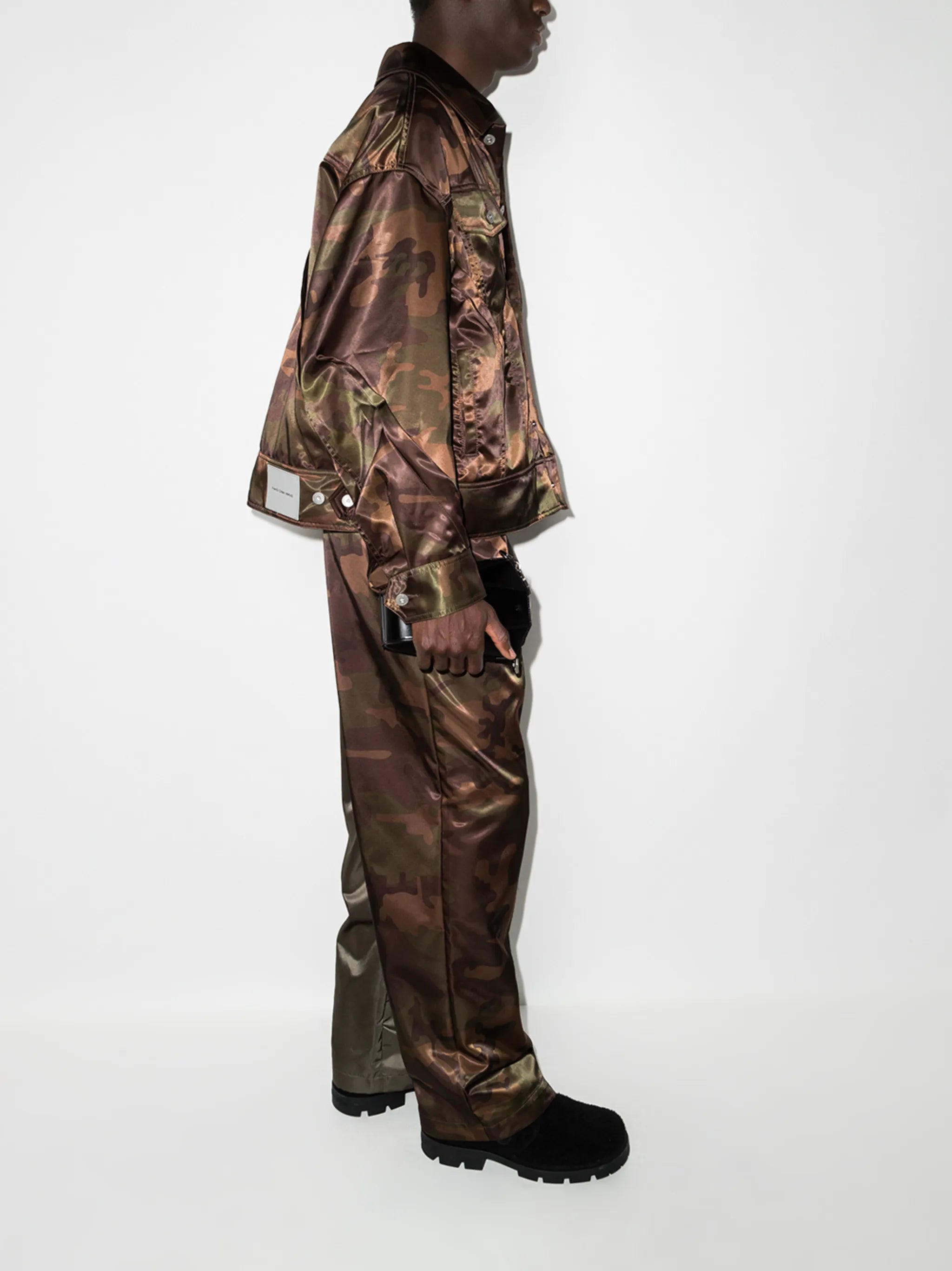 camouflage-print pleated jacket
